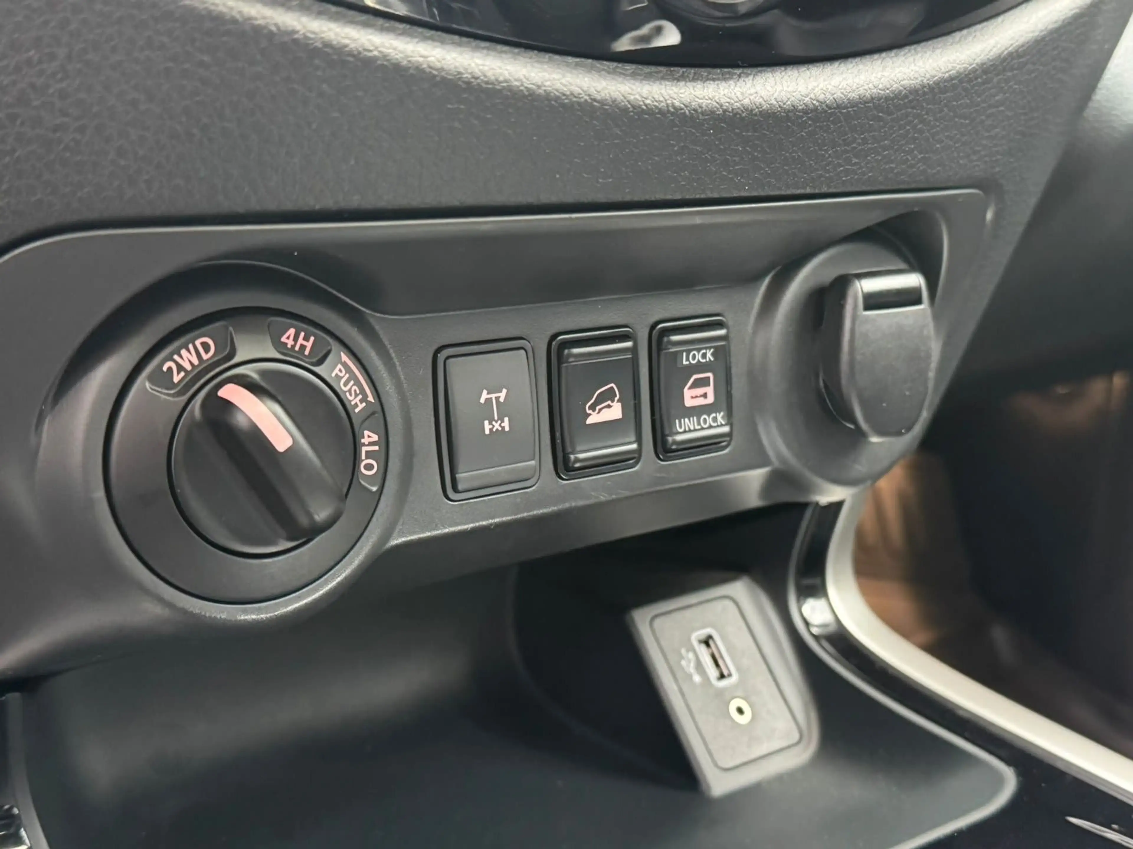 Nissan Navara NP300 N-Guard DoCa 4x4 AHK+360°+LED+DAB — photo 11