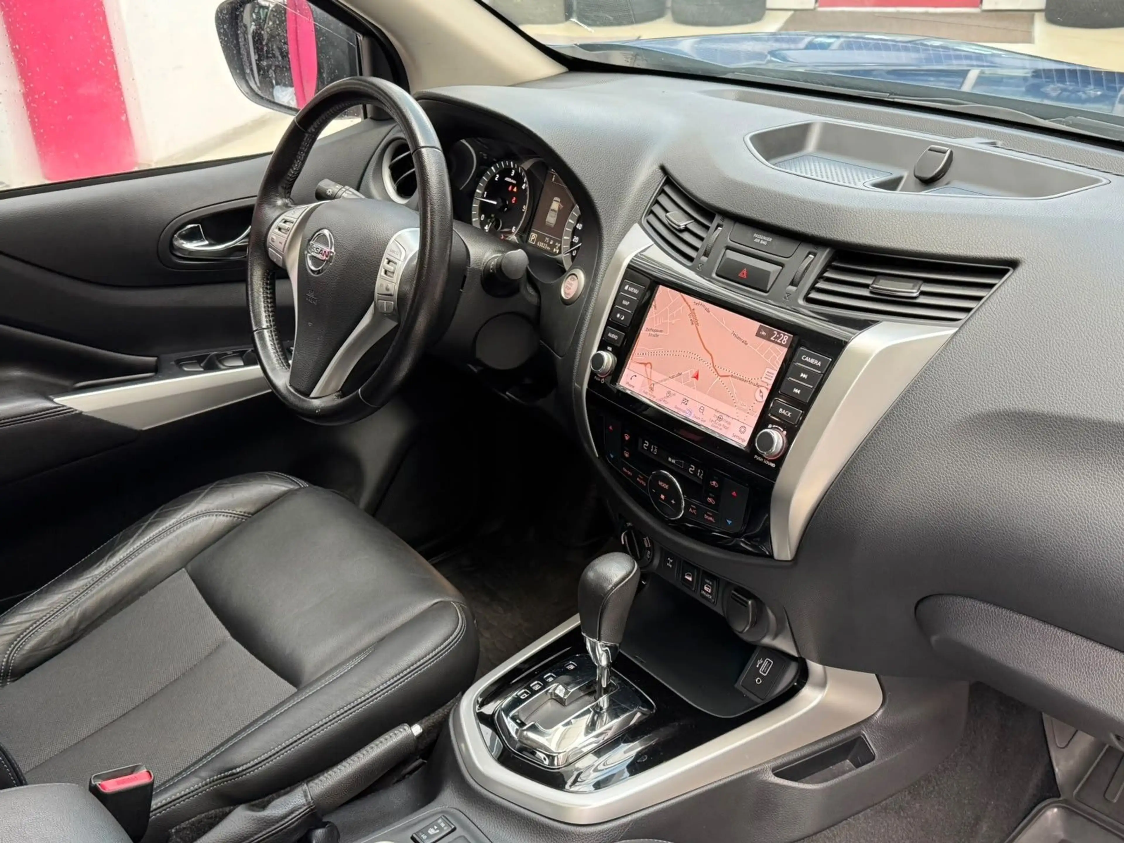 Nissan Navara NP300 N-Guard DoCa 4x4 AHK+360°+LED+DAB — photo 9