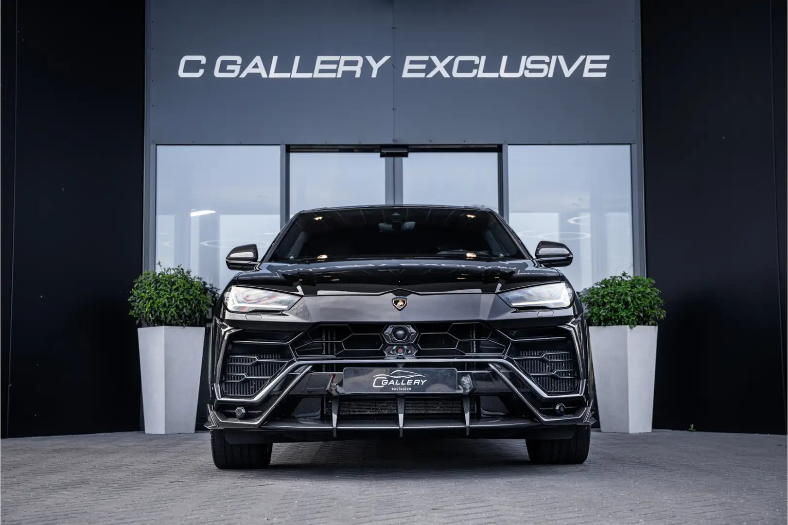Lamborghini Urus 4.0 V8 - Akrapovic l Carbon | B&O Advanced l Panor Zwart - 2