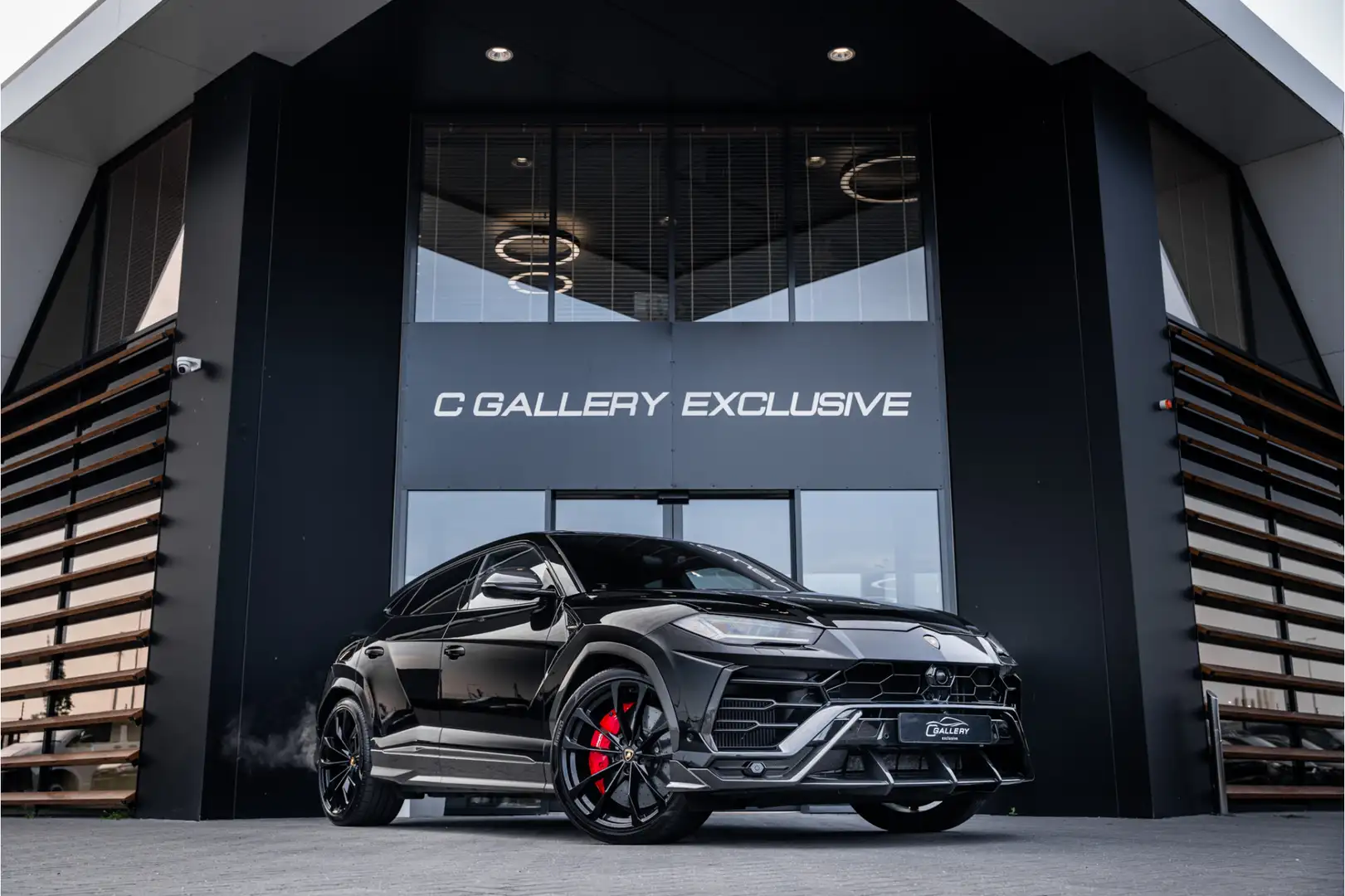 Lamborghini Urus 4.0 V8 - Akrapovic l Carbon | B&O Advanced l Panor Zwart - 1