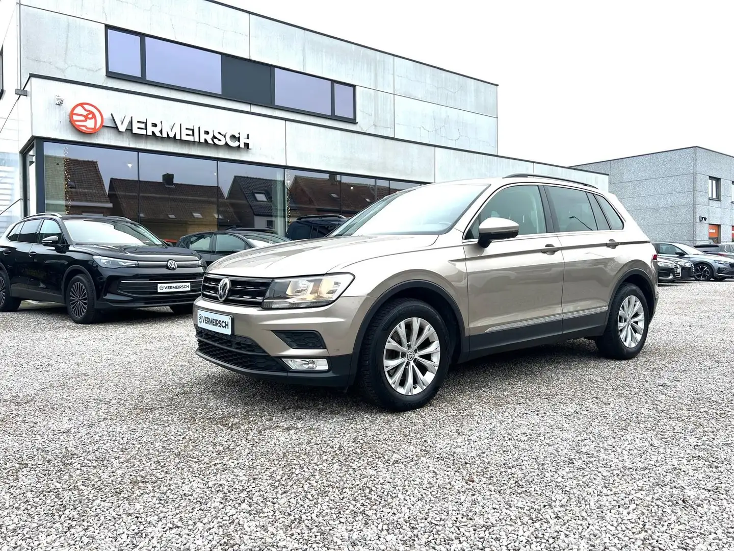 Volkswagen Tiguan Tiguan 1.4 TSI Trendline*APPLE CARPLY*PDC*NAVI* Beige - 1