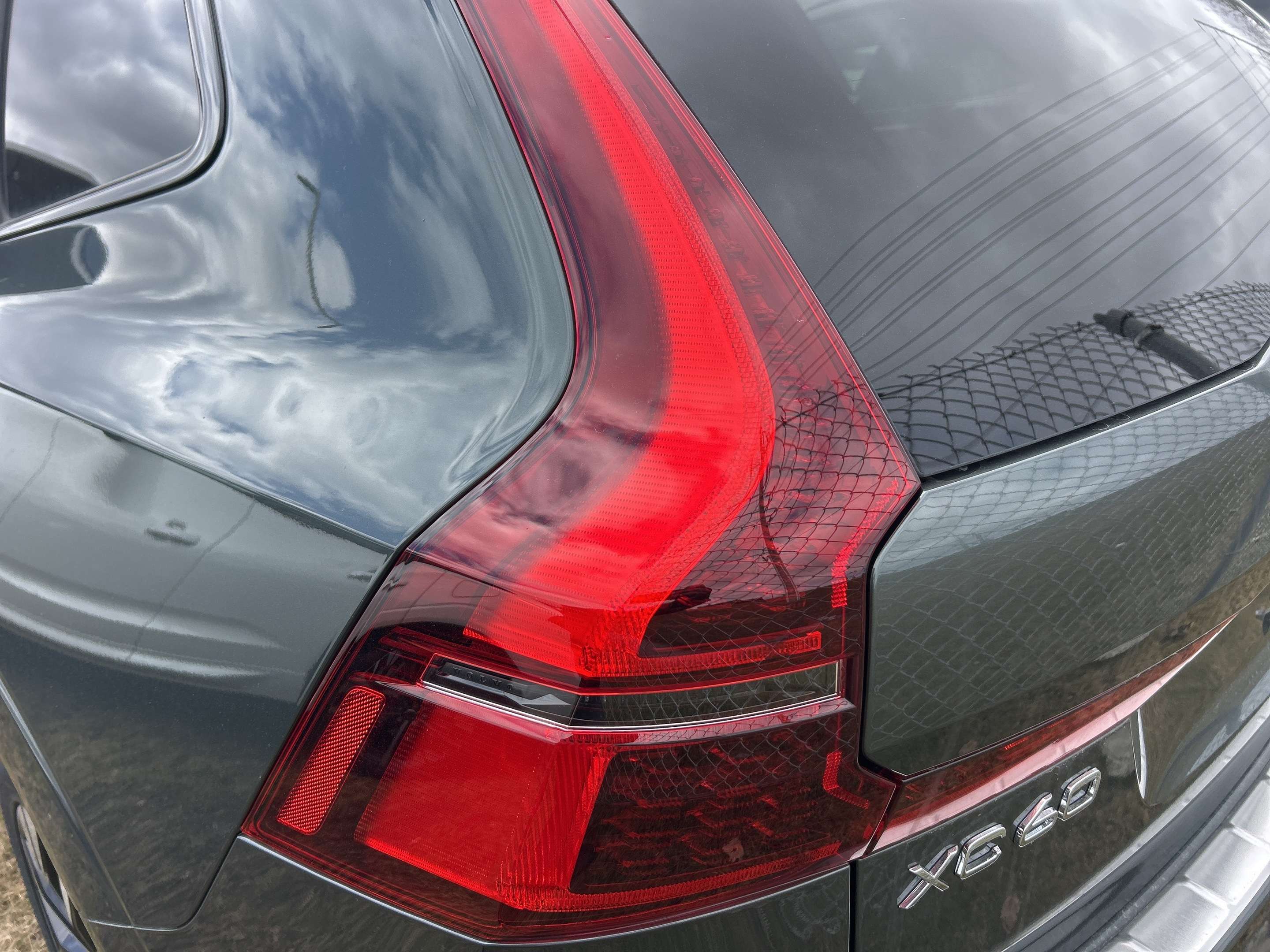 2026 Volvo XC60 B5 AWD Plus Dark Theme alt 2