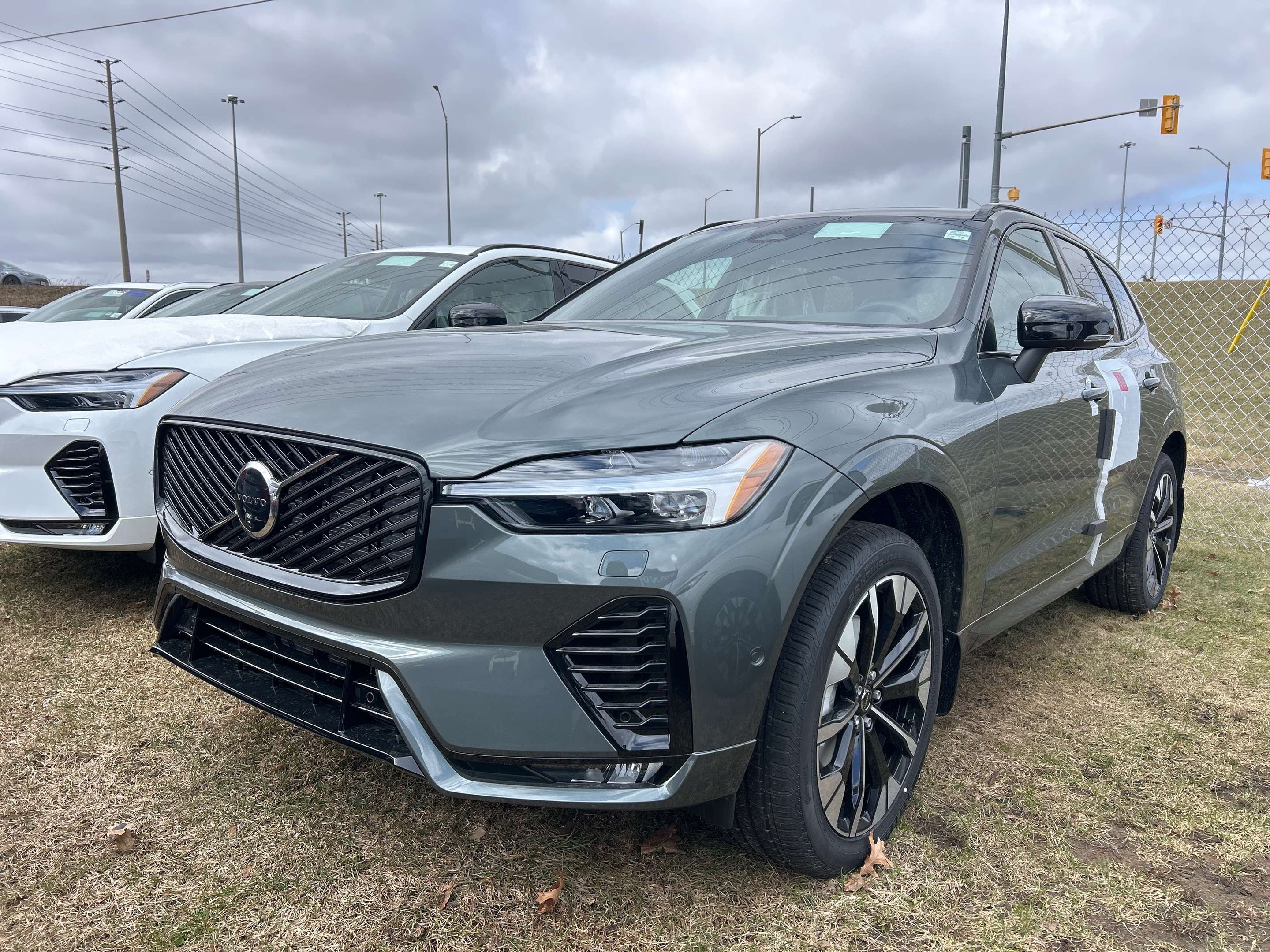 2026 Volvo XC60 B5 AWD Plus Dark Theme