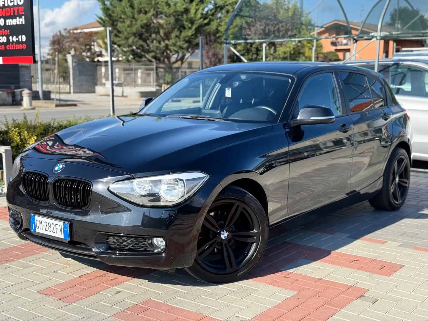 BMW 118 118d 5p. Unique Schwarz - 2