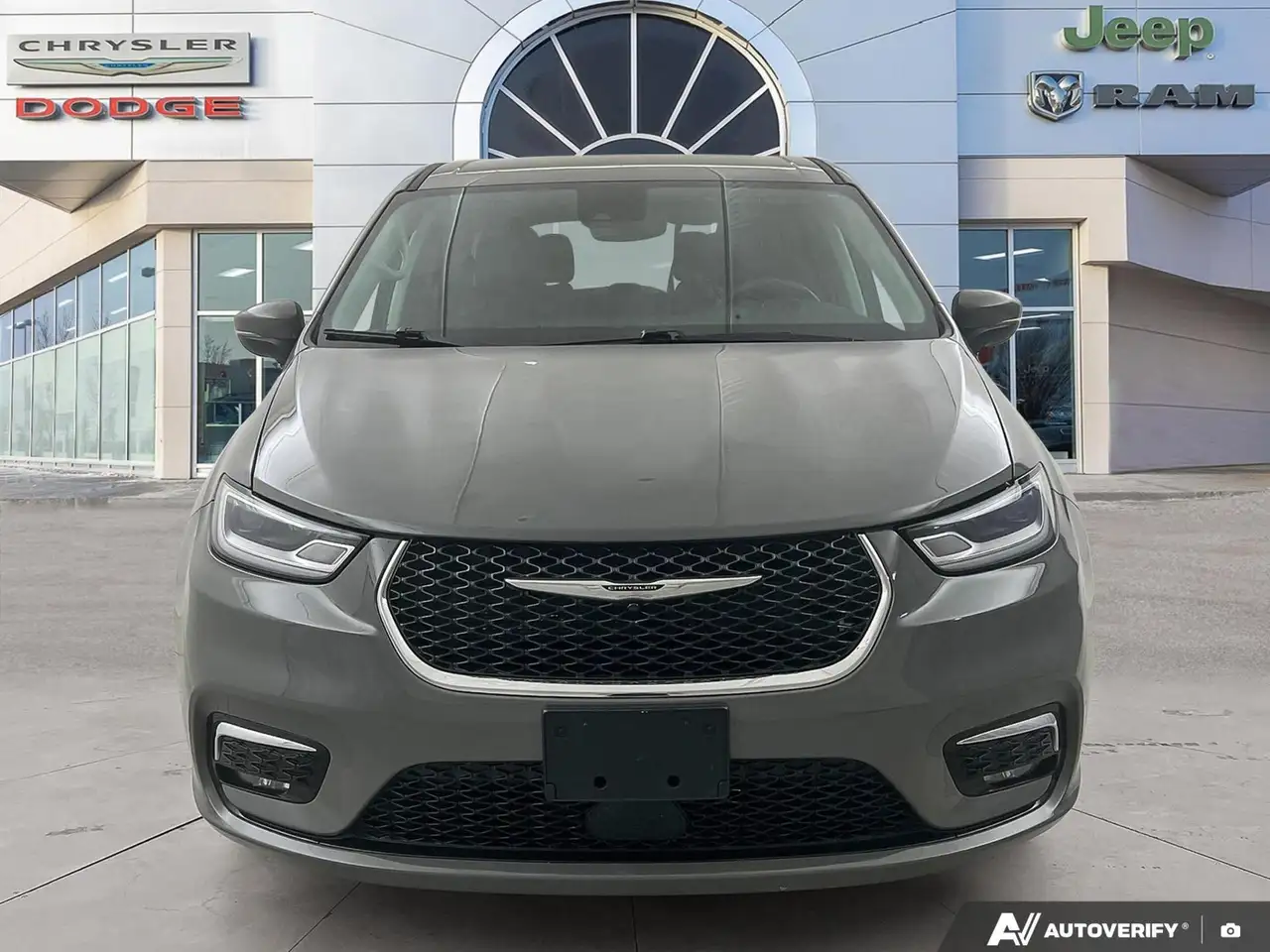 Chrysler Pacifica снимка Chrysler Pacifica