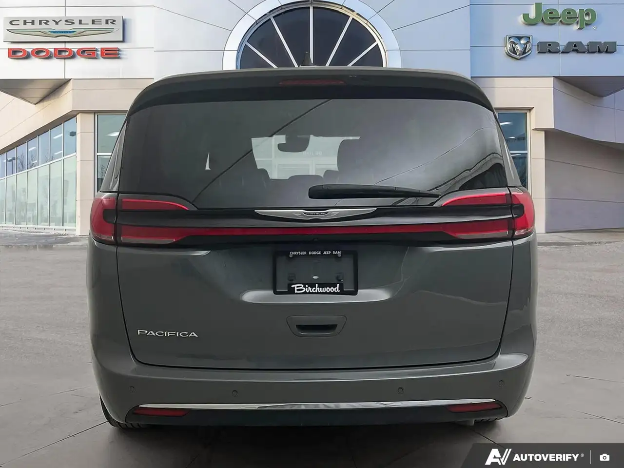 Chrysler Pacifica снимка Chrysler Pacifica