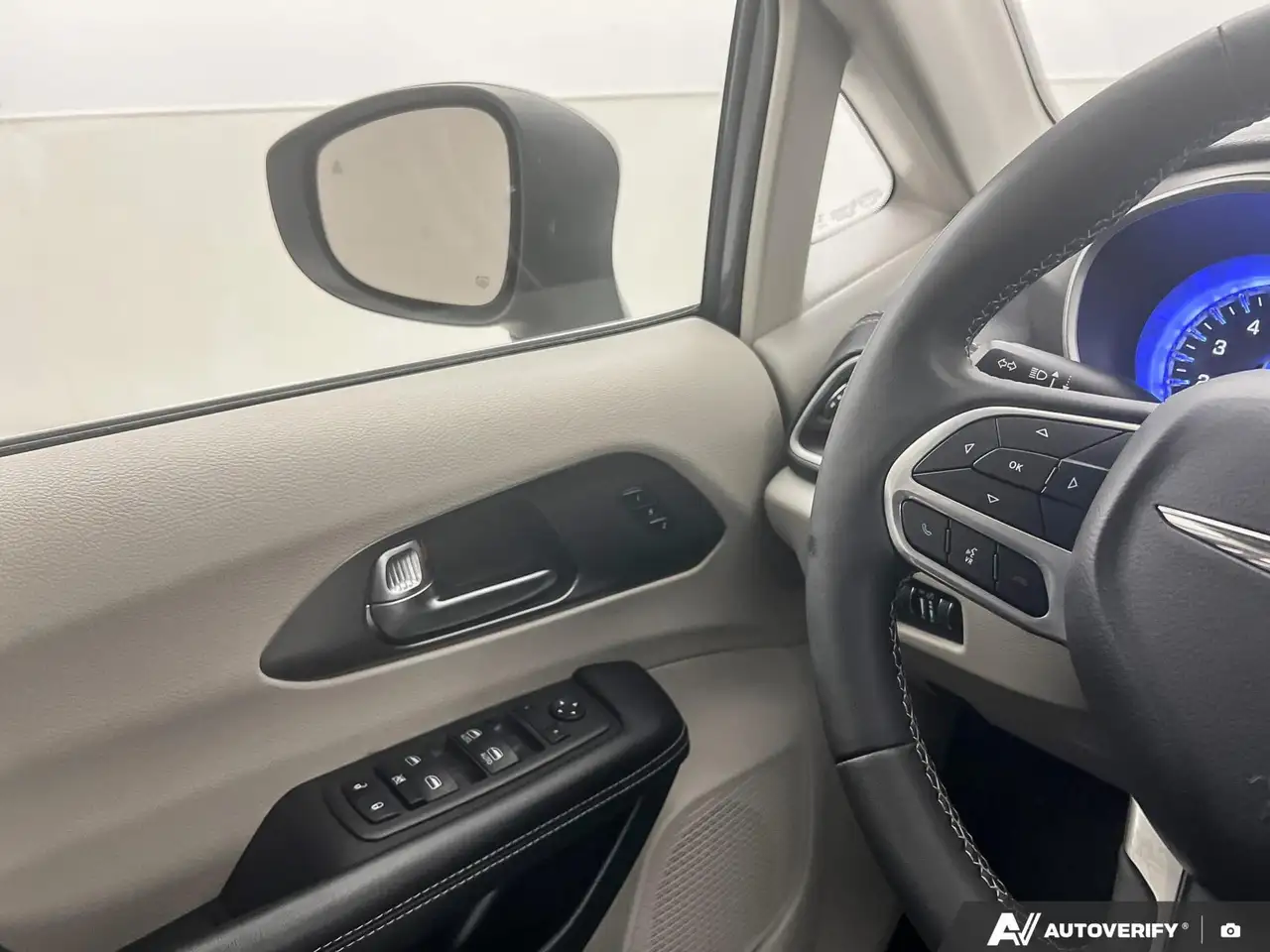 Chrysler Pacifica снимка Chrysler Pacifica