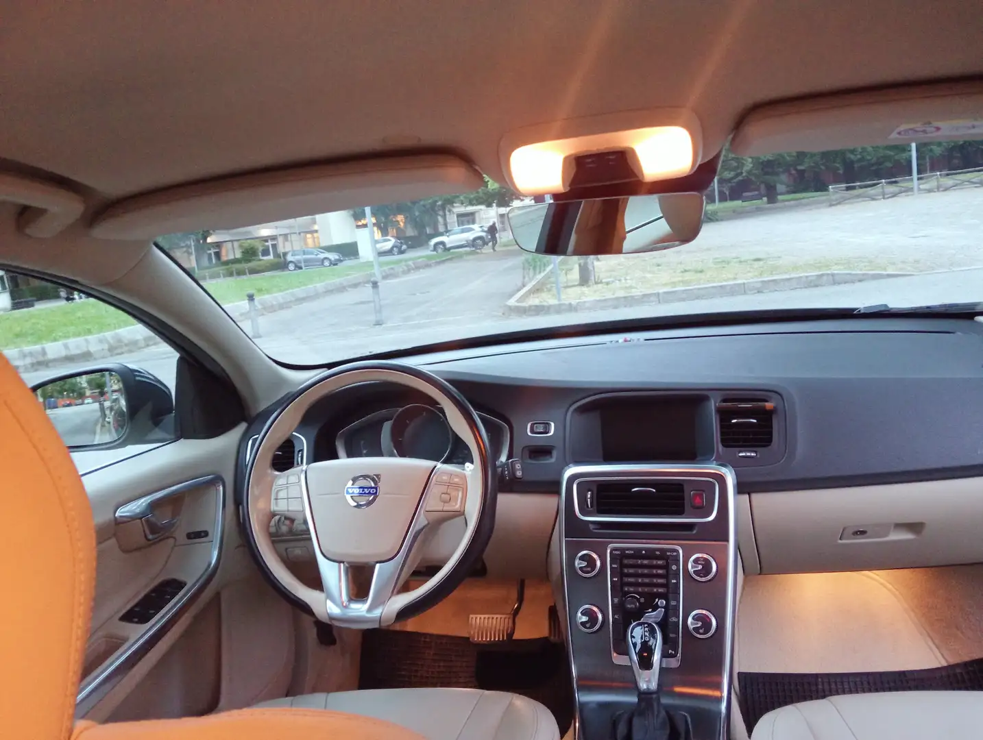 Volvo V60 2.0 d4 Summum 181cv geartronic Gris - 2