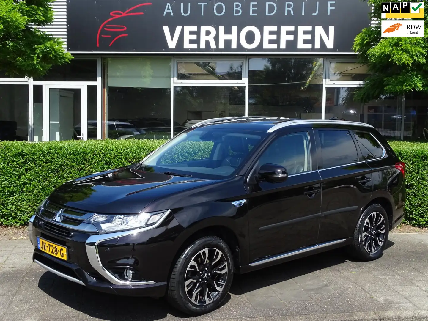 Mitsubishi Outlander 2.0 PHEV INSTYLE + - PANORAMADAK - 360 CAMERA - ST Fekete - 1