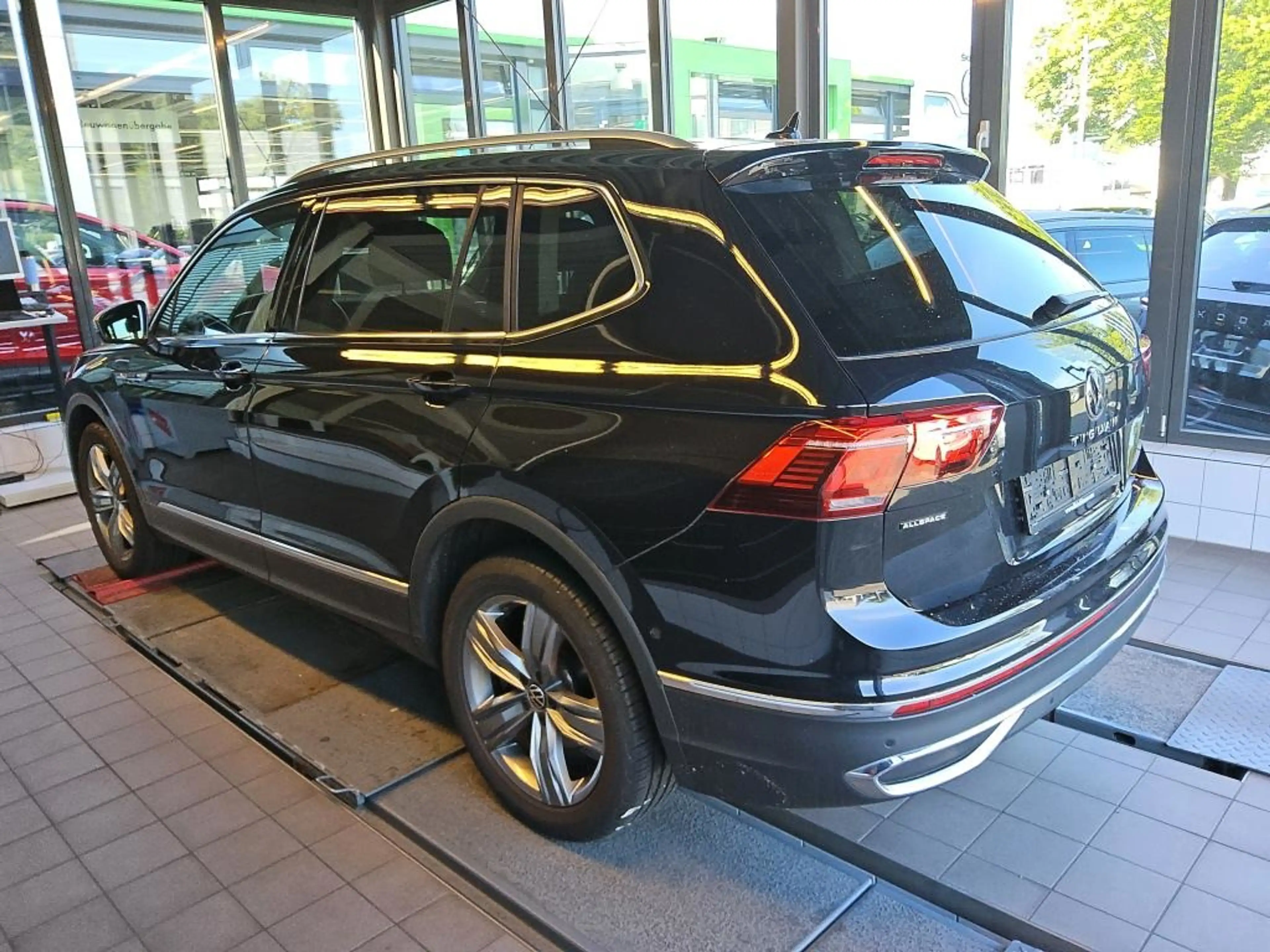 Volkswagen Tiguan Allspace 2.0 TSI Elegance 4MOT DSG Pano Elegance — photo 6