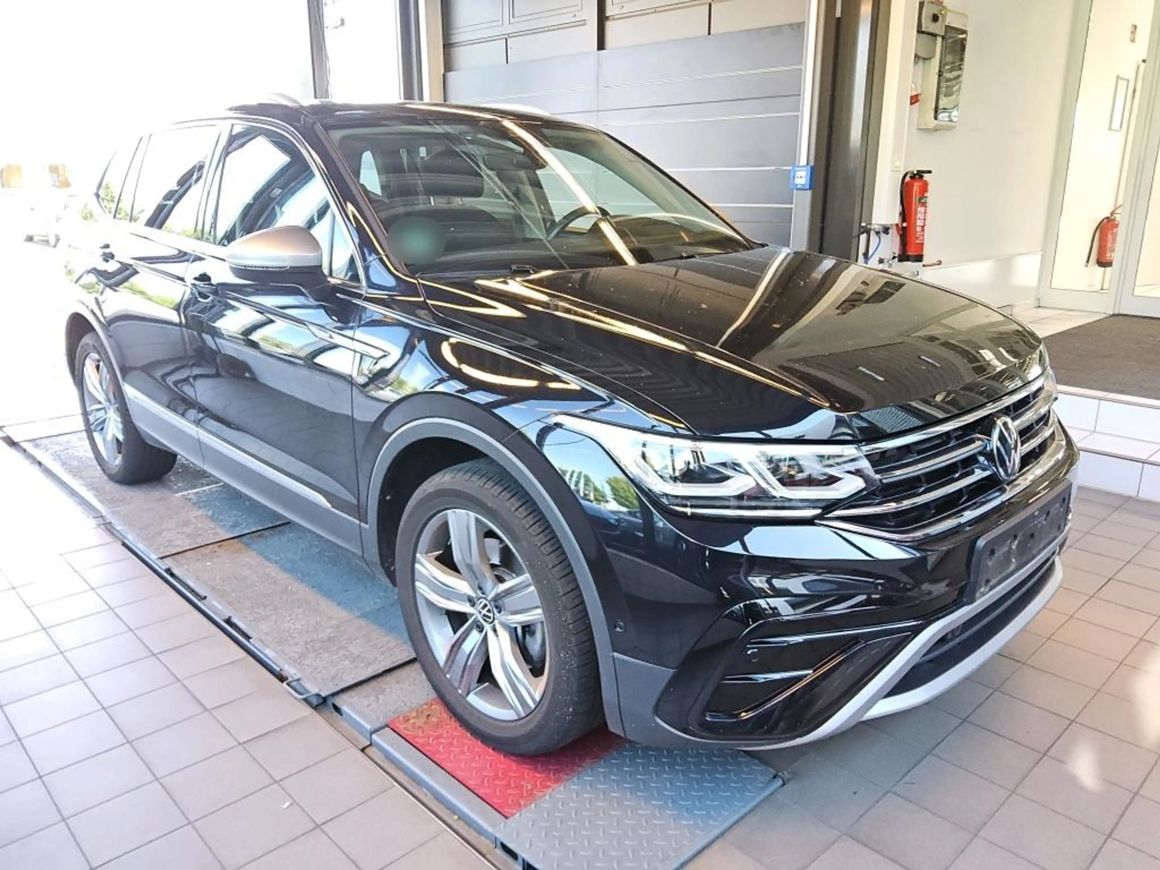 Volkswagen Tiguan Allspace 2.0 TSI Elegance 4MOT DSG Pano Elegance — photo 5