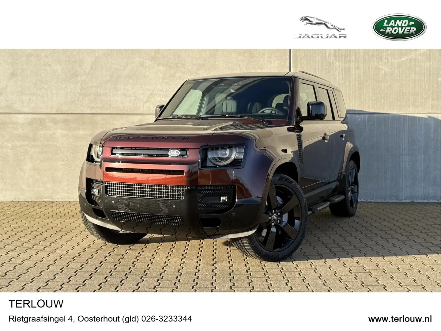 Land Rover Defender 2.0 P300e 110 Sedona Edition Rood - 1