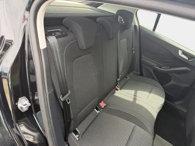 Ford Focus view 10