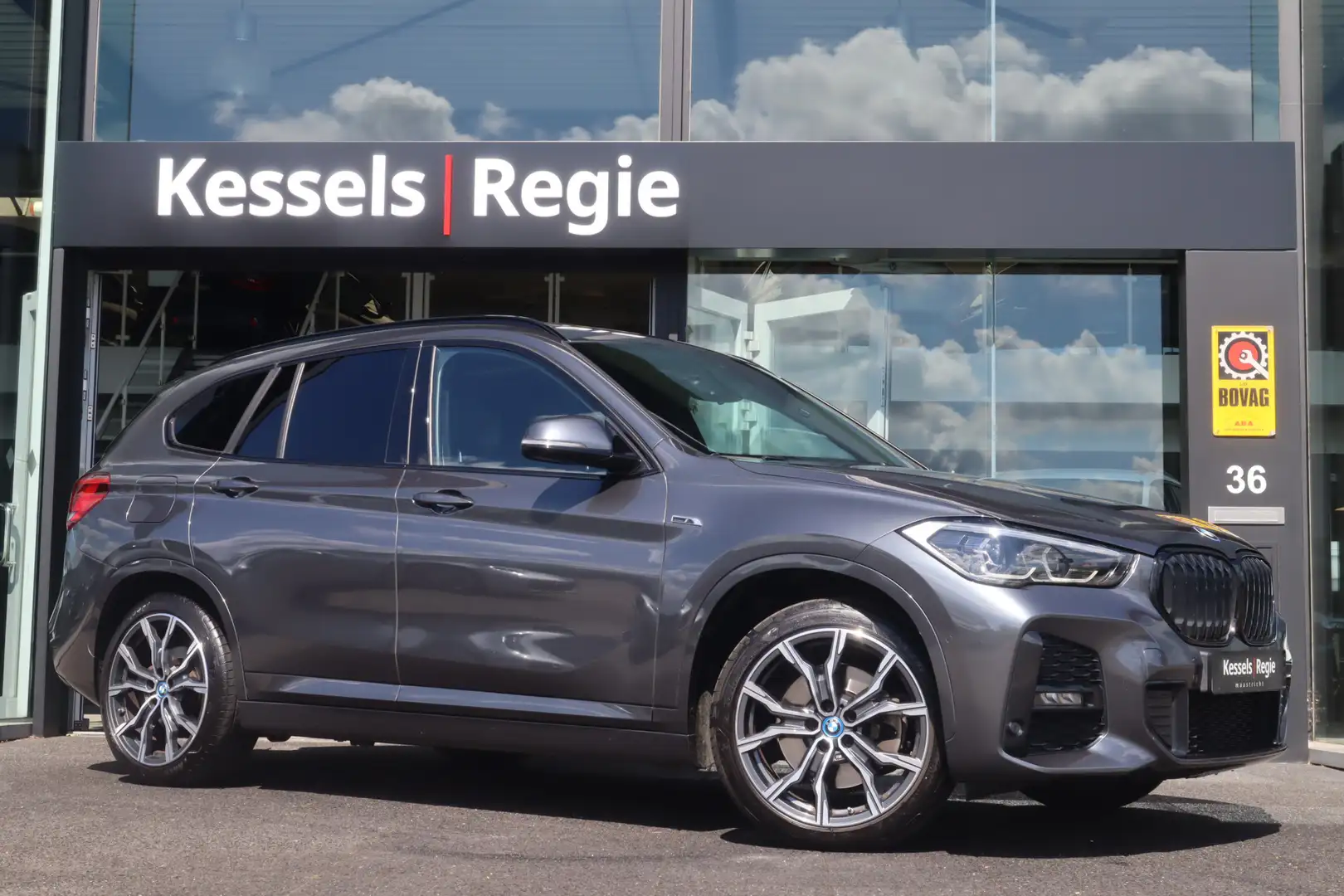 BMW X1 xDrive25e M-sport Pano H&K HuD ACC CarPlay Grijs - 2