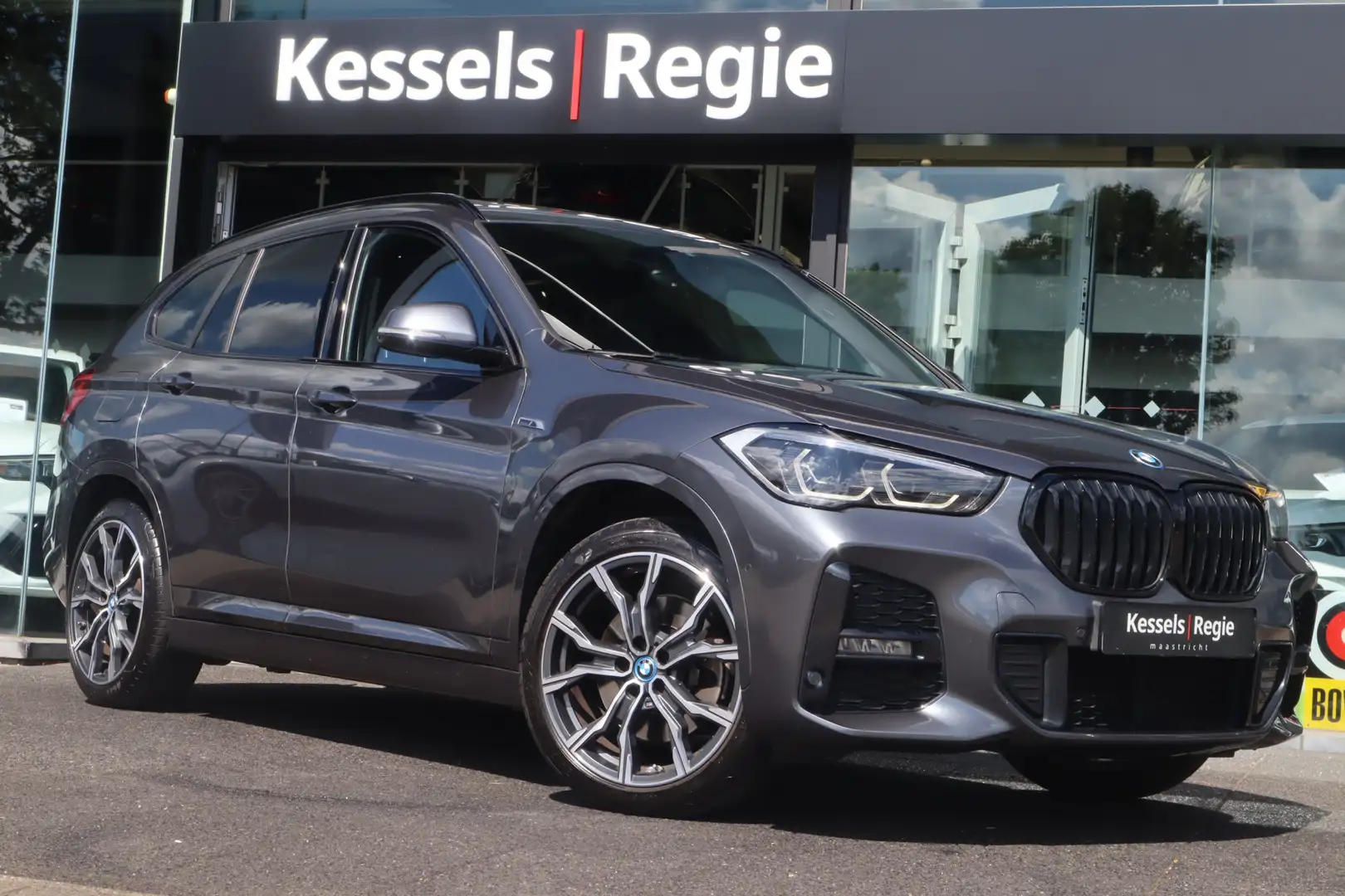 BMW X1 xDrive25e M-sport Pano H&K HuD ACC CarPlay Grijs - 1