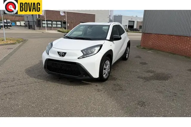 Toyota Aygo X 1.0 VVT-i MT Play