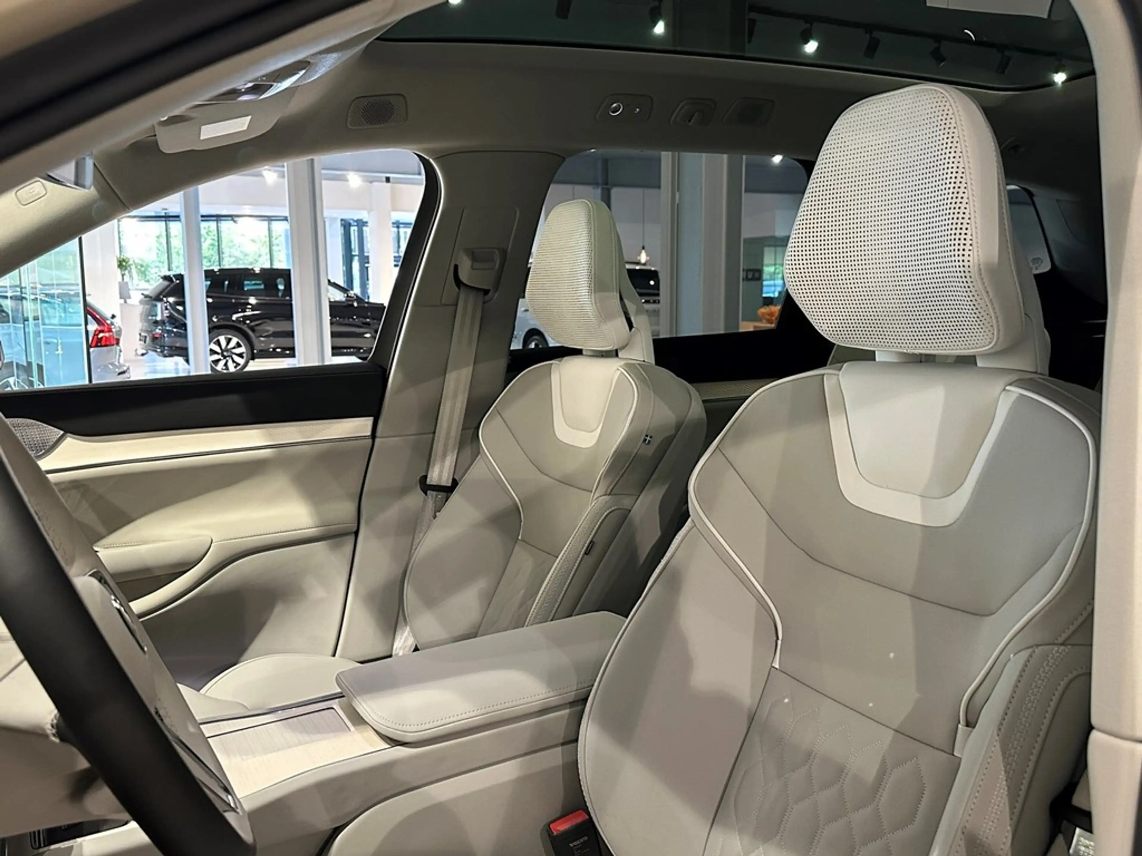 Volvo EX90 Ultra Twin Motor ( 4x4 ) 6 SEATS + LUCHTVERING/B&W — photo 5