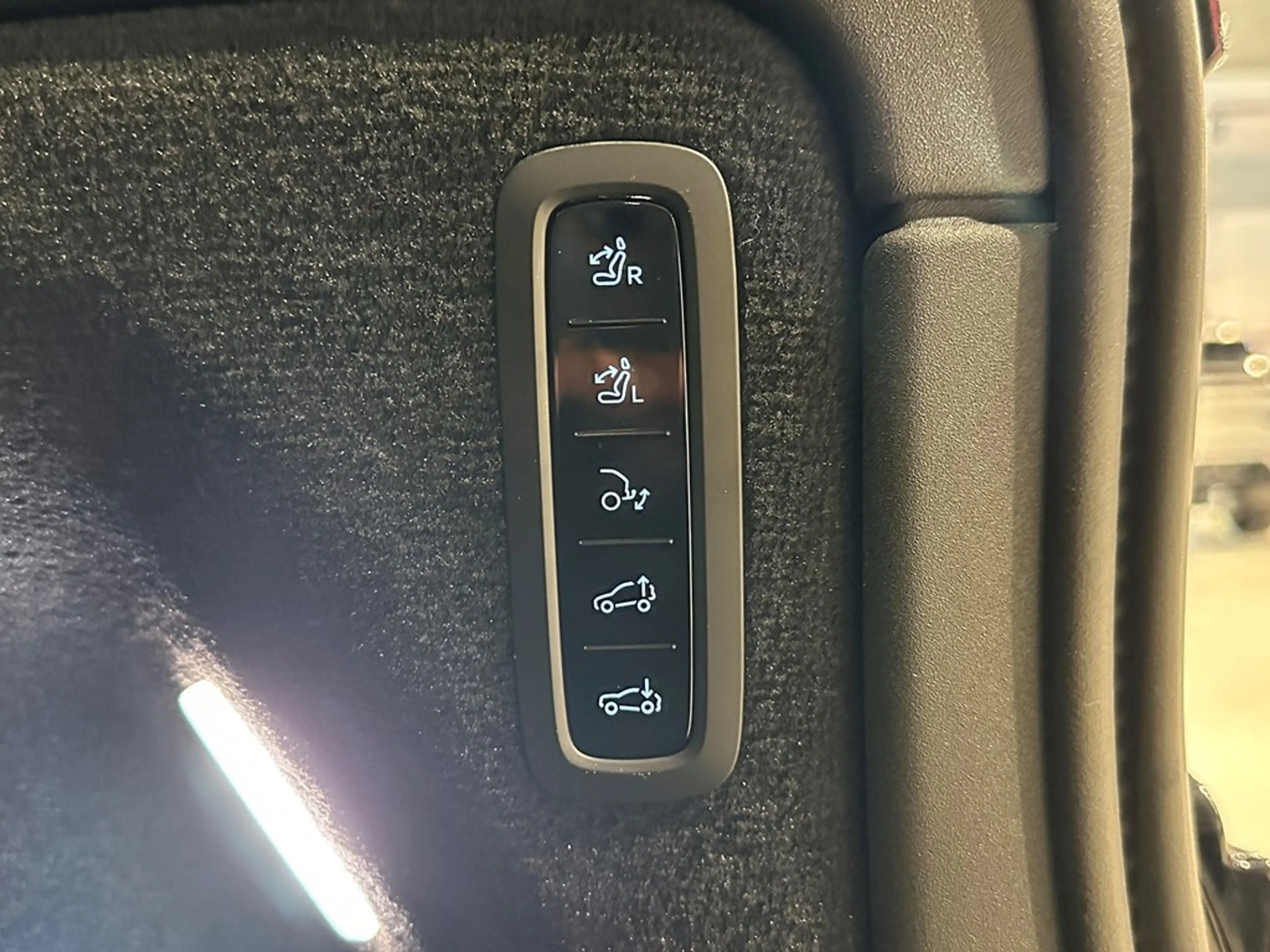 Volvo EX90 Ultra Twin Motor ( 4x4 ) 6 SEATS + LUCHTVERING/B&W — photo 15