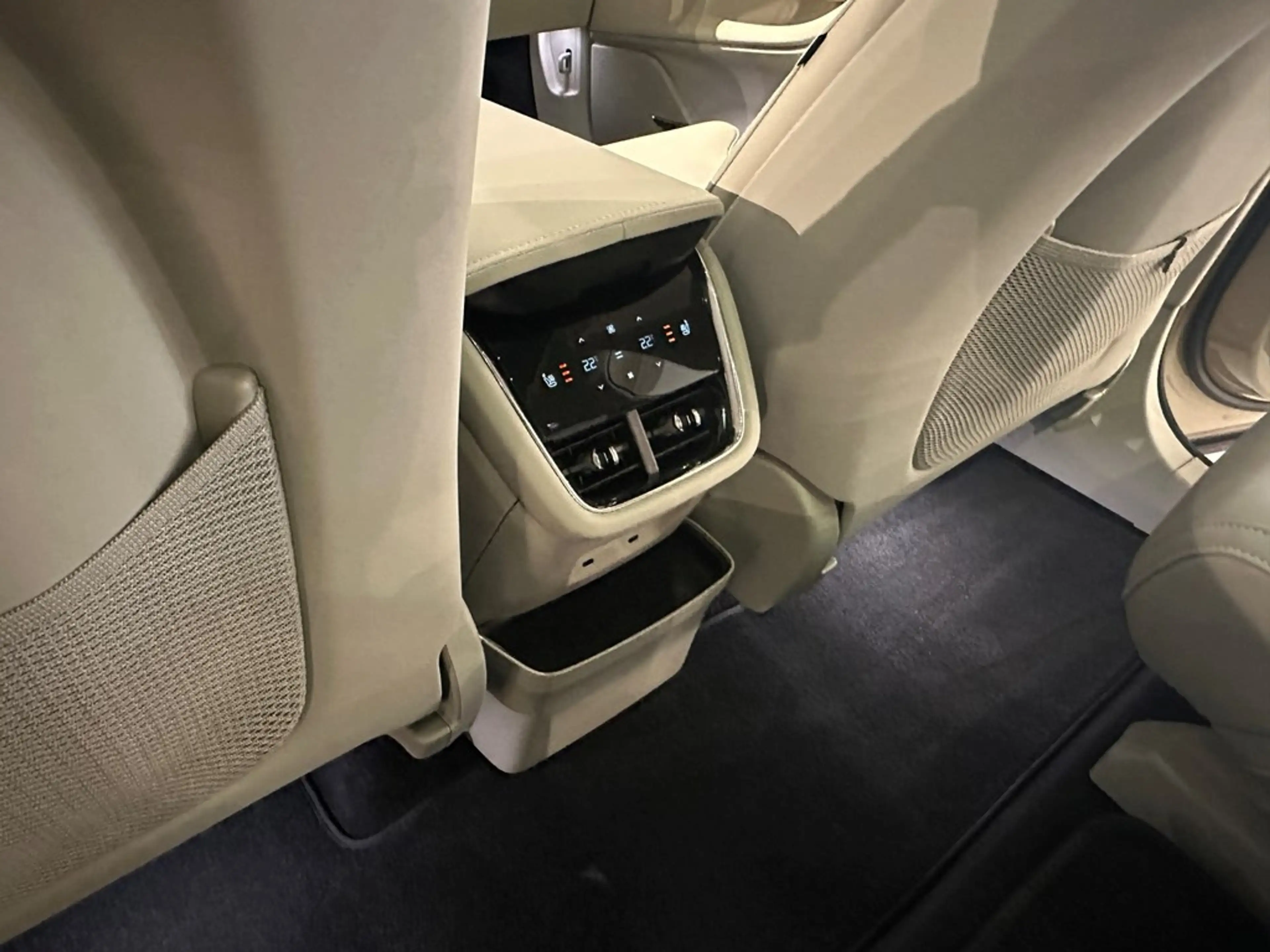 Volvo EX90 Ultra Twin Motor ( 4x4 ) 6 SEATS + LUCHTVERING/B&W — photo 10