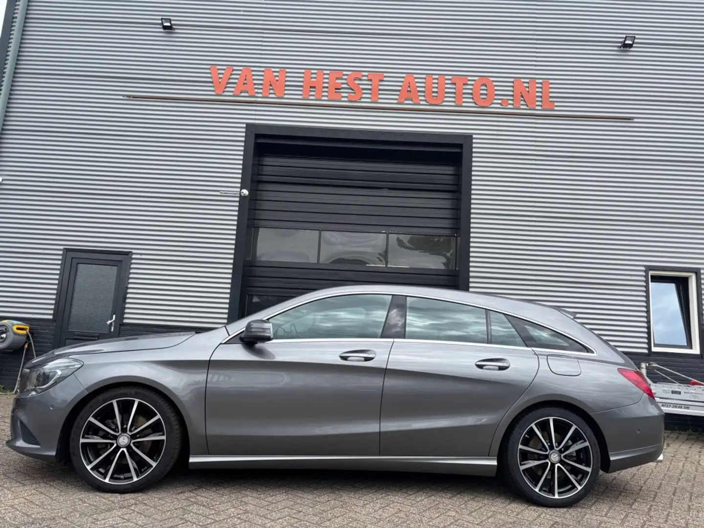 Mercedes-Benz CLA 180 Shooting Brake Lease Edit. Amb. 3 MND GAR | NAVI | Grijs - 2