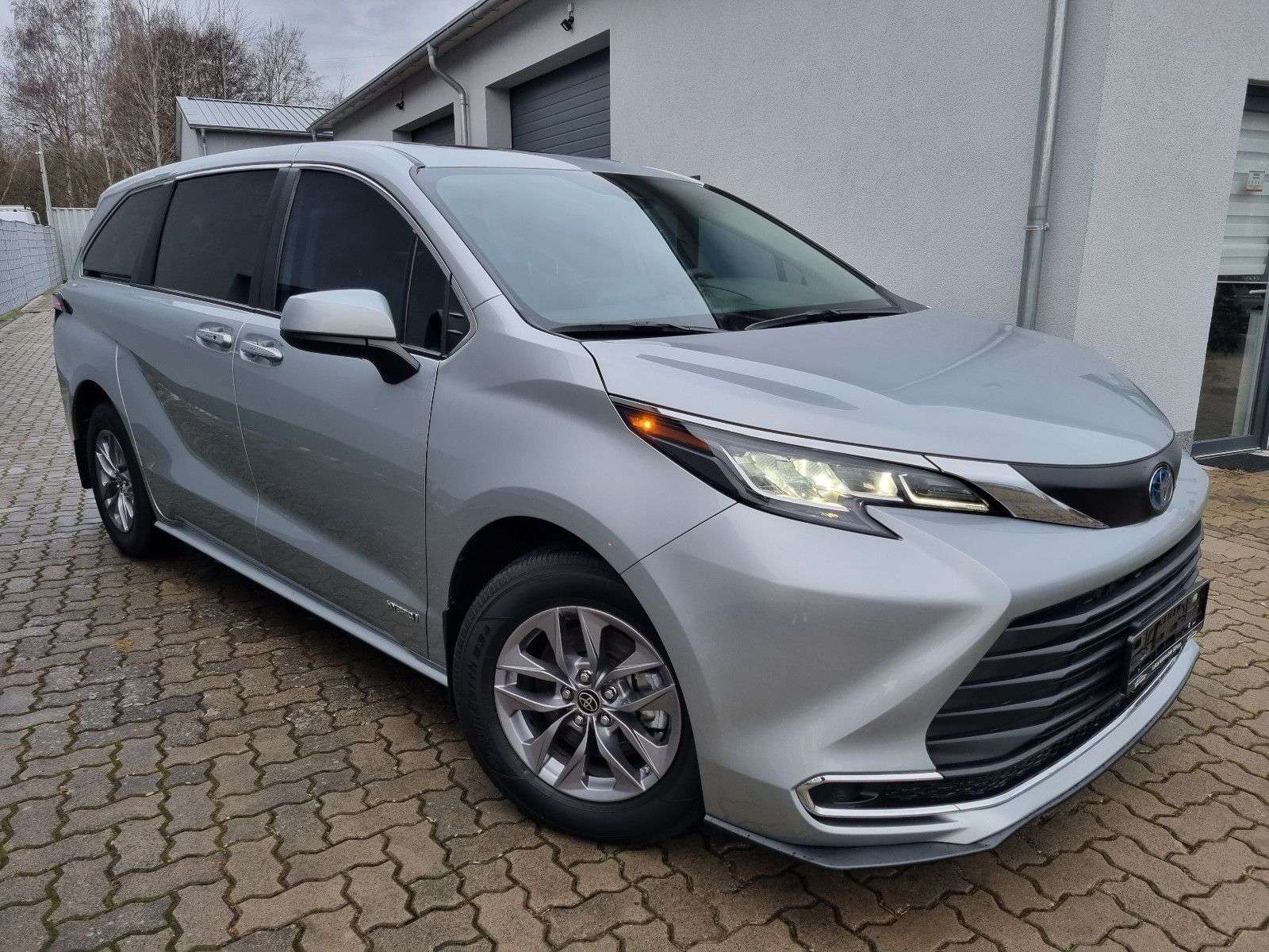 Second hand Toyota Sienna 2.5