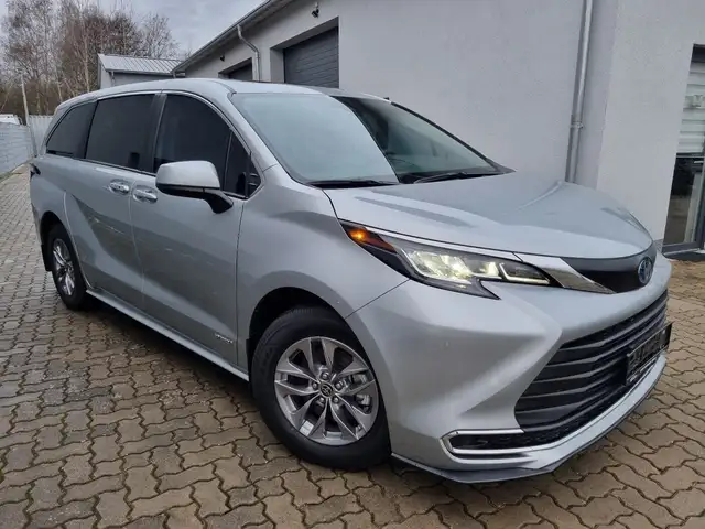 Toyota Sienna SIENNA XLE  2.5L I4 F DOHC 16V HYBRID