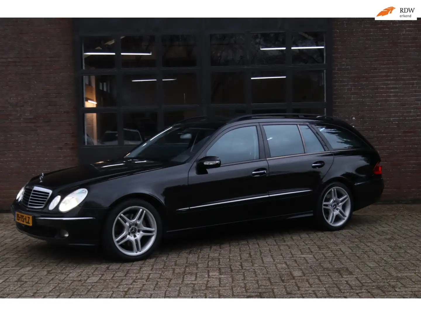 Mercedes-Benz E 500 Combi AMG-Style Pano-PDC-CC-AUT Negro - 1