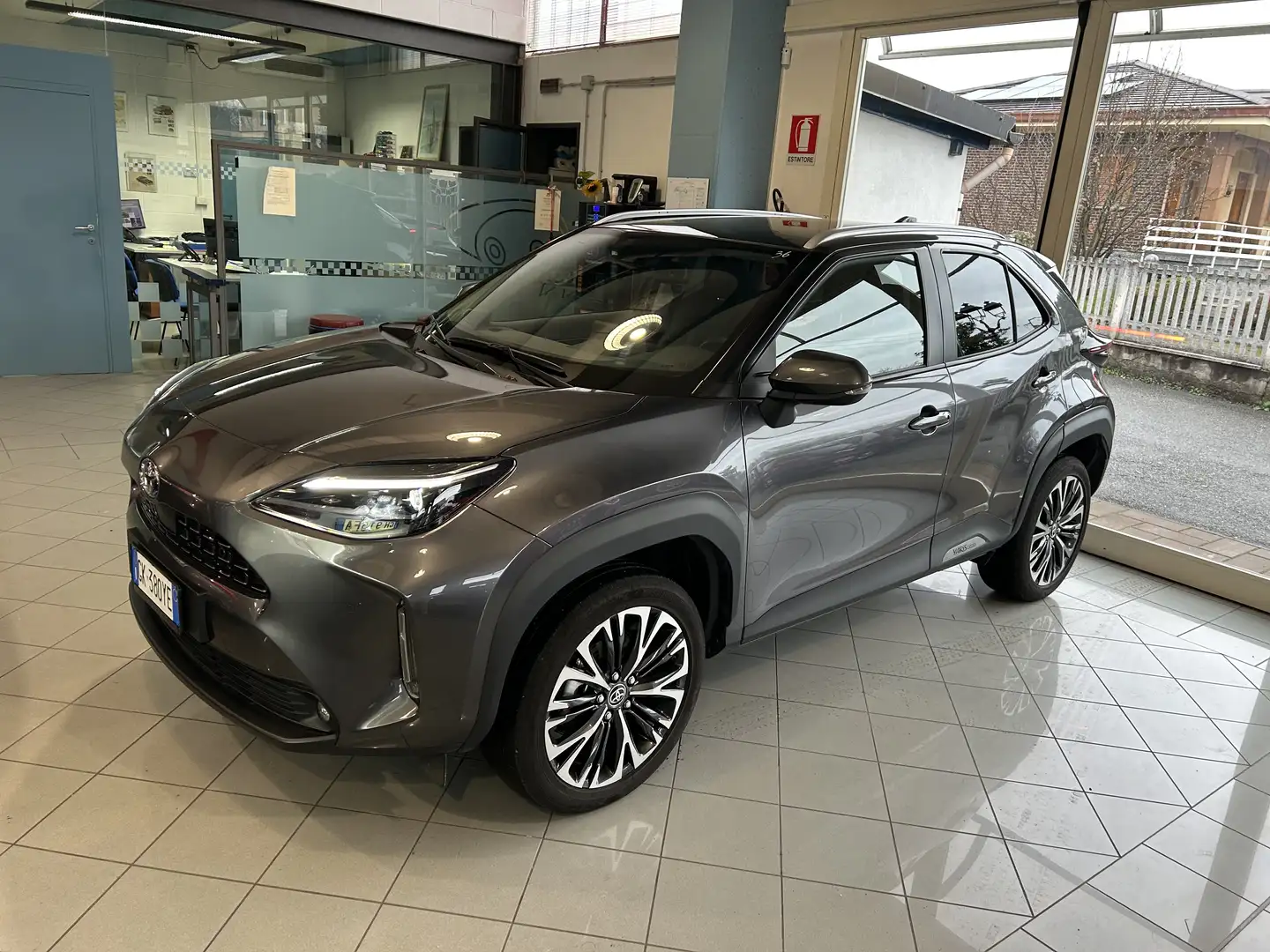 Toyota Yaris Yaris Cross Cross 1.5h Lounge fwd 116cv e-cvt Grigio - 1