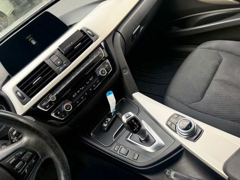 BMW 318 Touring dA Automatique Phare Led Siège Chauffant * 12 à 36 MOIS GARANTIE * — photo 10