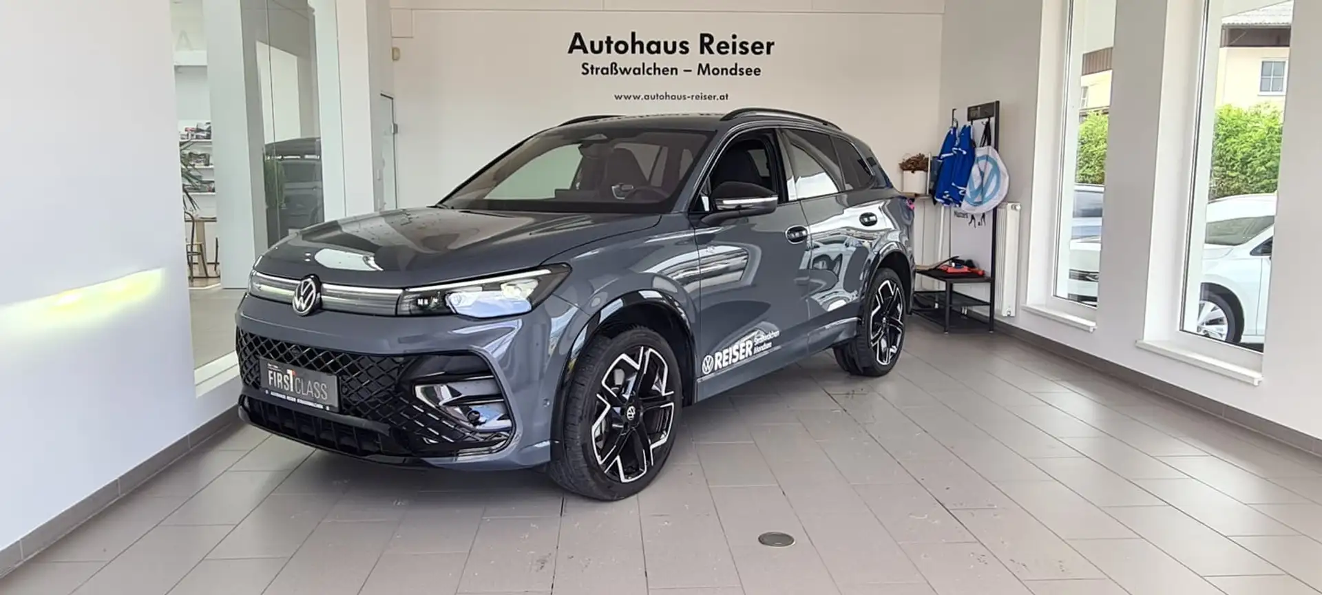 Volkswagen Tiguan R-Line TDI 4MOTION DSG Grau - 2