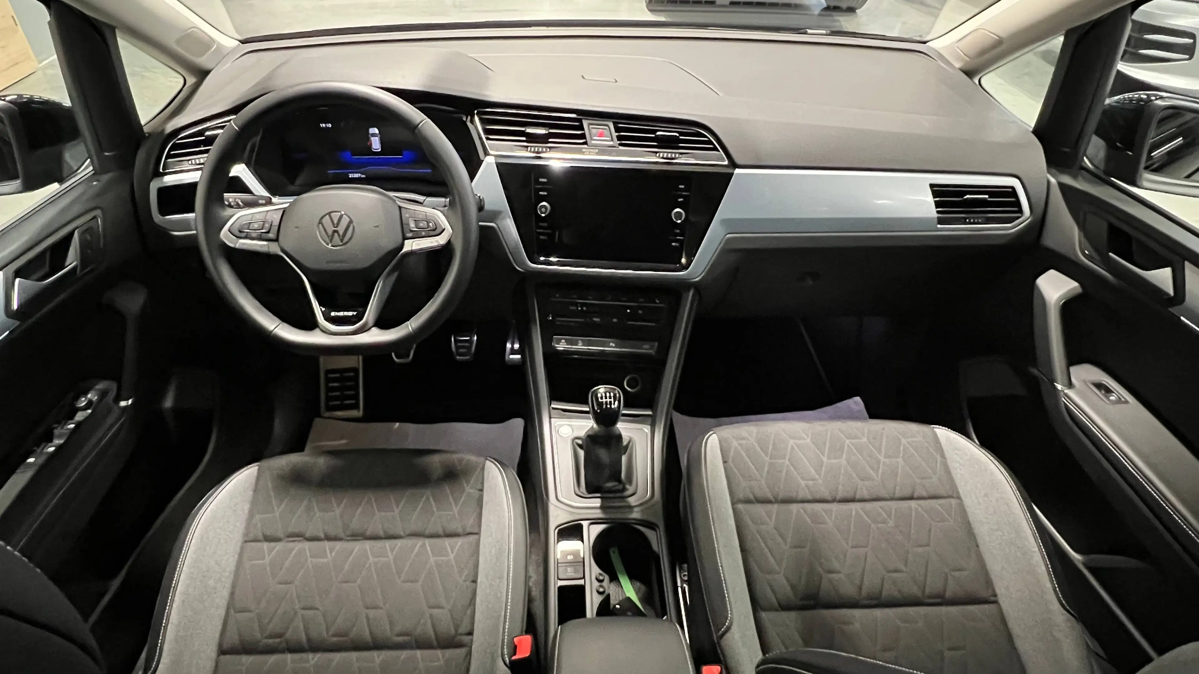 Volkswagen Touran Comfortline 1,5 TSI Rückfahrkamera, 7 Sitze, Navi — photo 7