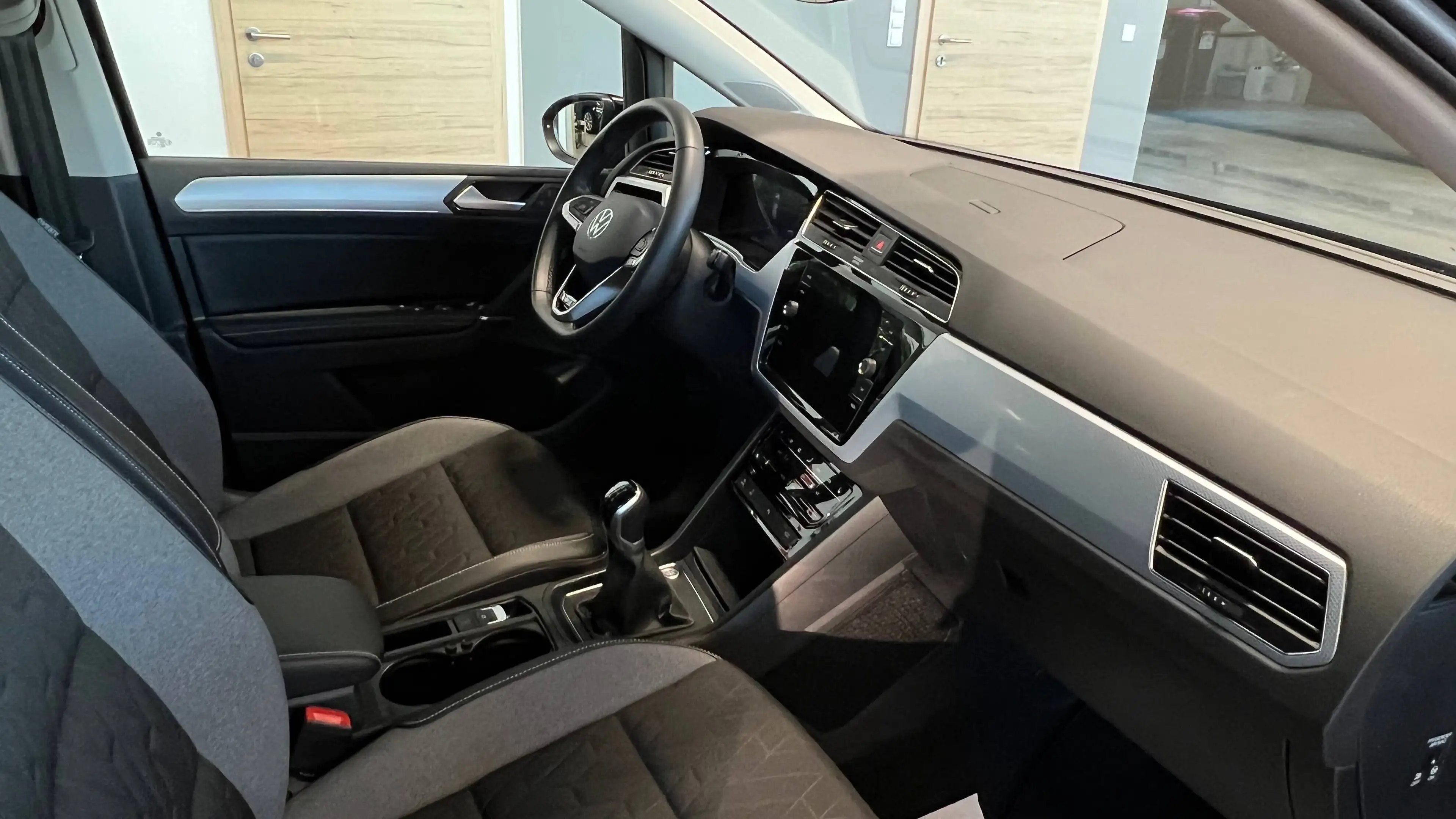 Volkswagen Touran Comfortline 1,5 TSI Rückfahrkamera, 7 Sitze, Navi — photo 11