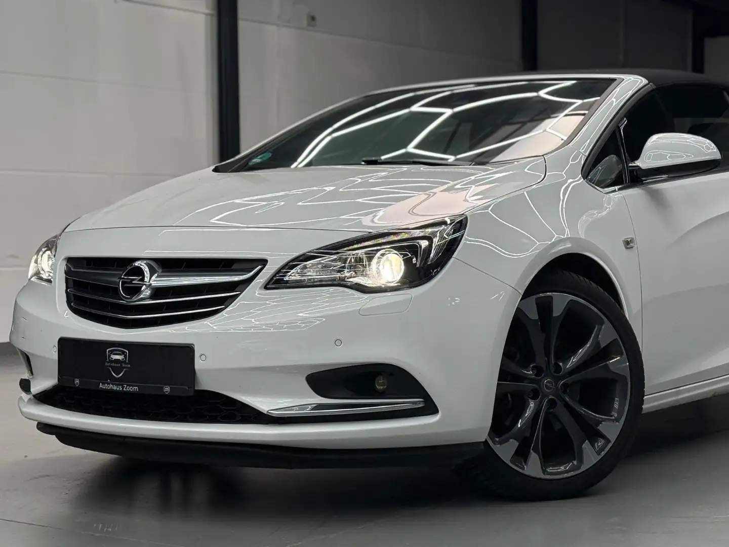 Opel Cascada Active 1HD/KAMERA/NAVI/BI-XEN/20"/SCHECK Blanc - 1