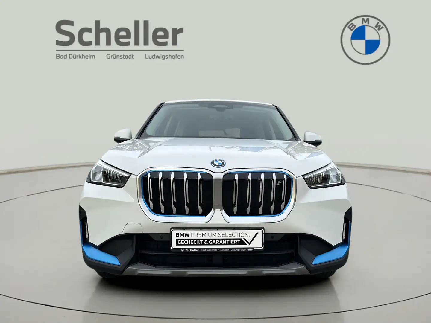 BMW iX1 xDrive30 DAB Parkassistent Shz Weiß - 2