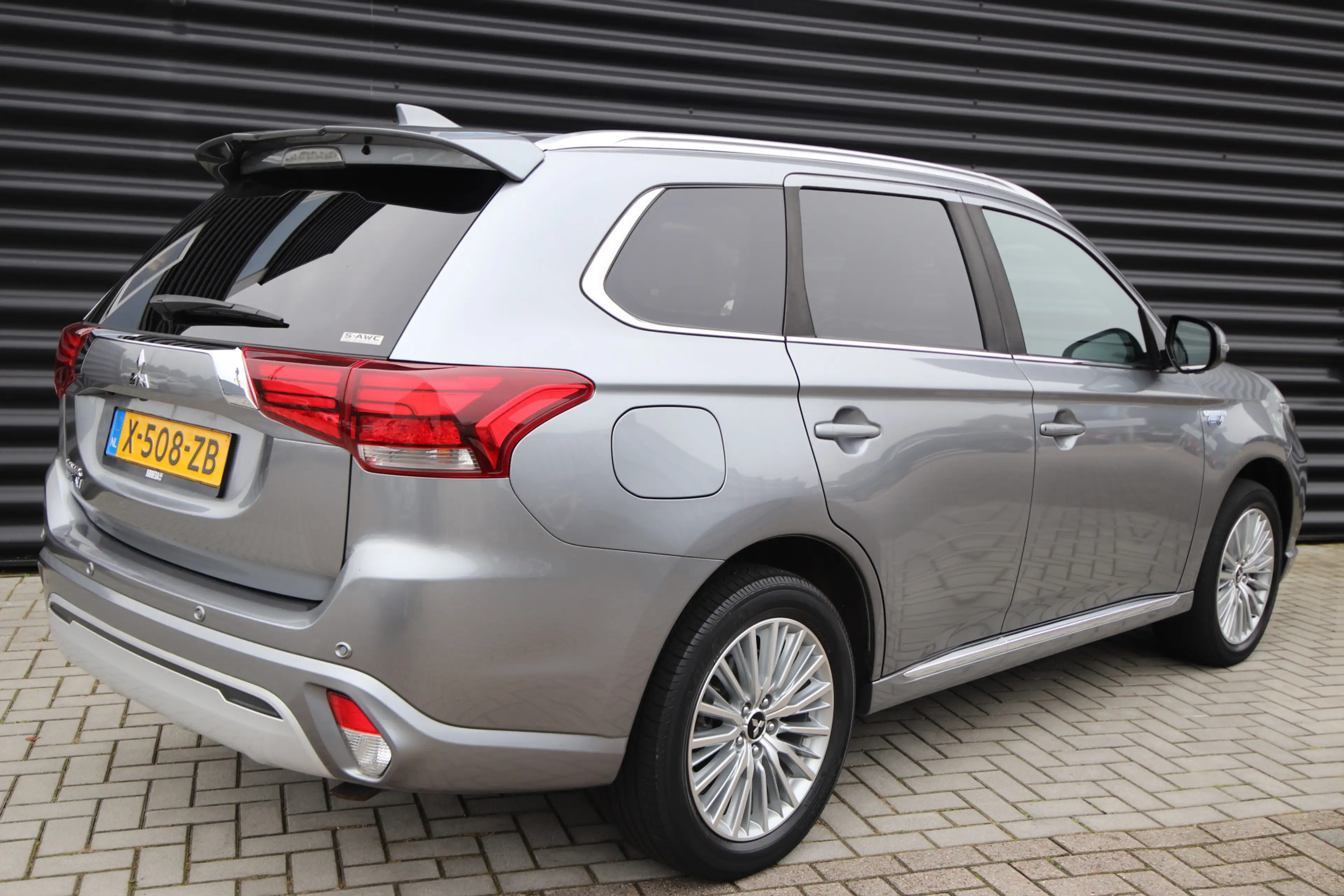 Mitsubishi Outlander 2.4 PHEV Instyle Opendak, Adaptive Cruise — photo 2