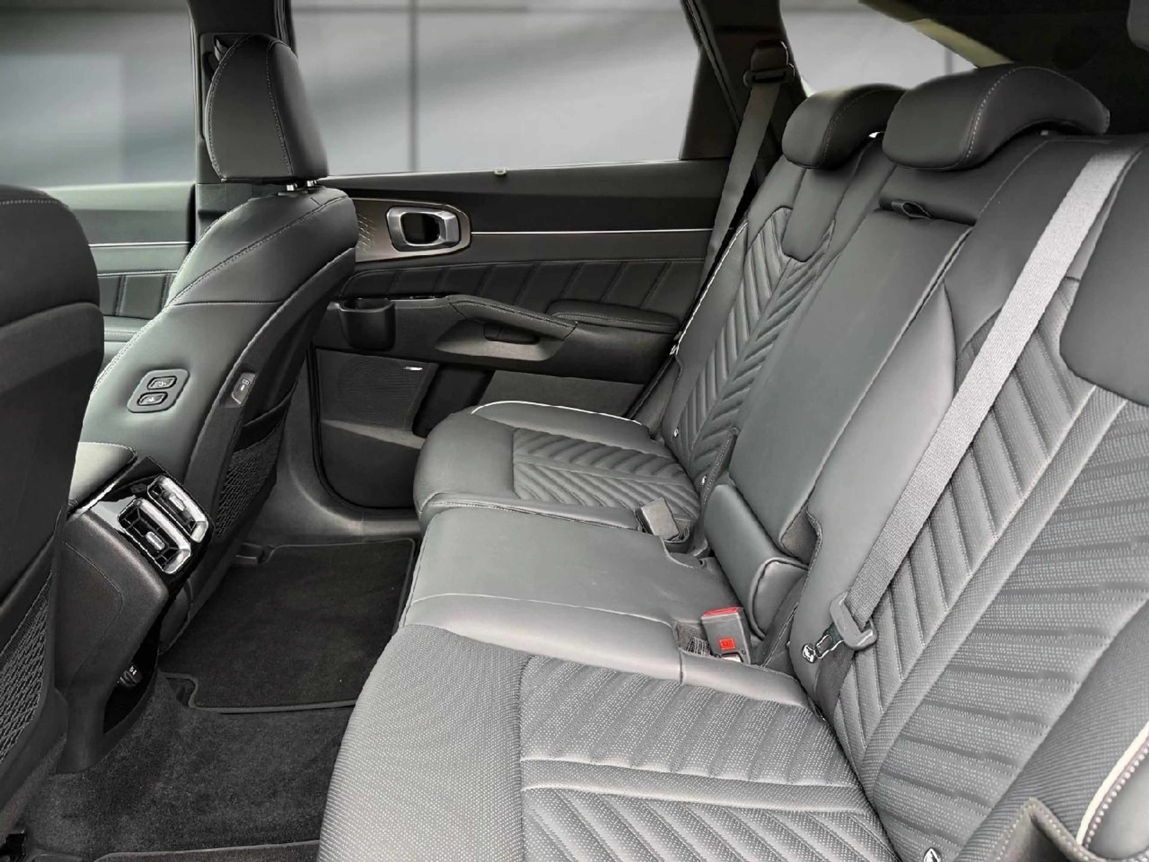 Kia Sorento Platinum 4WD Plug-In Hybrid — photo 13
