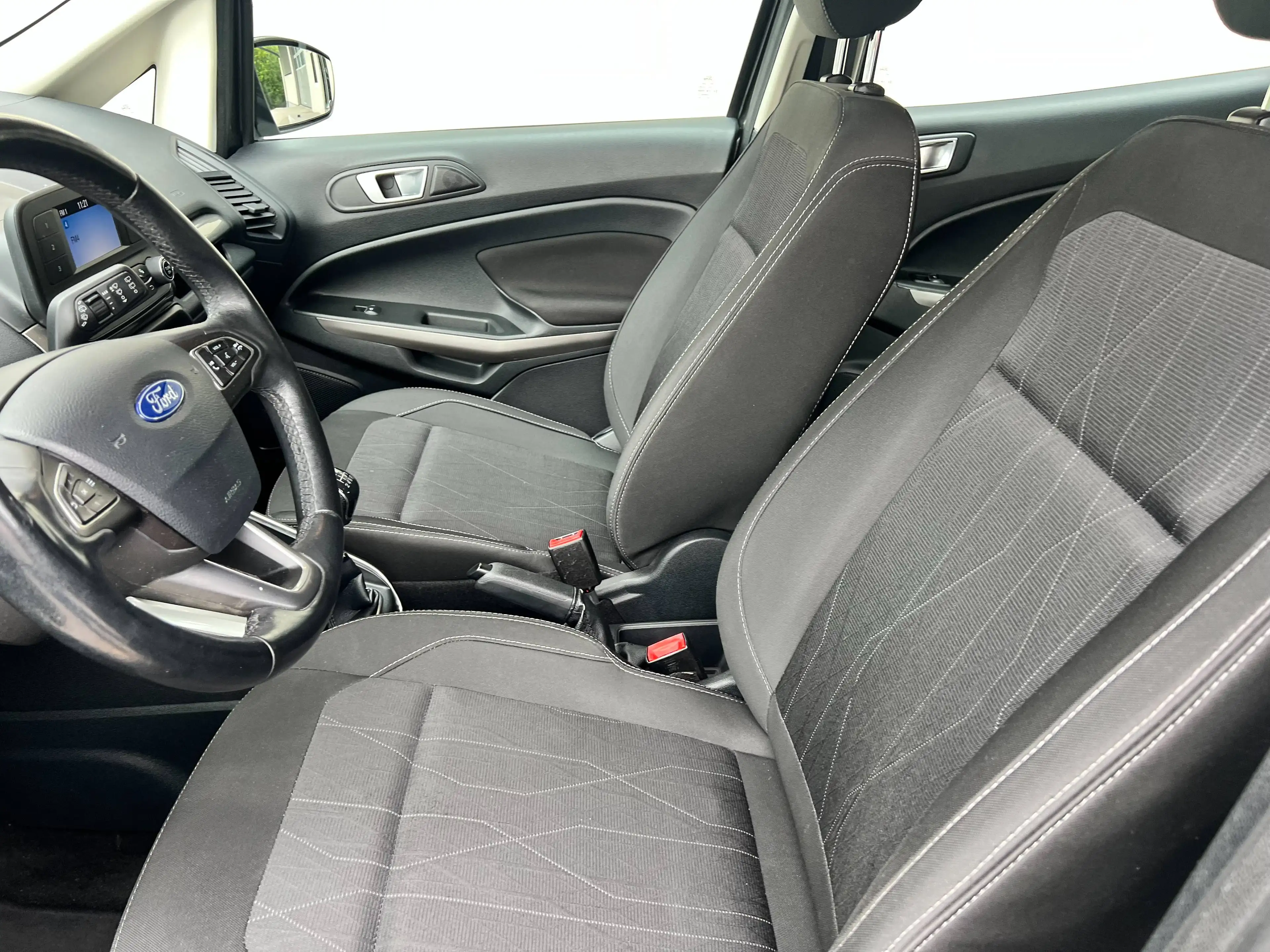 Ford EcoSport 1,5 TDCi Titanium — photo 11