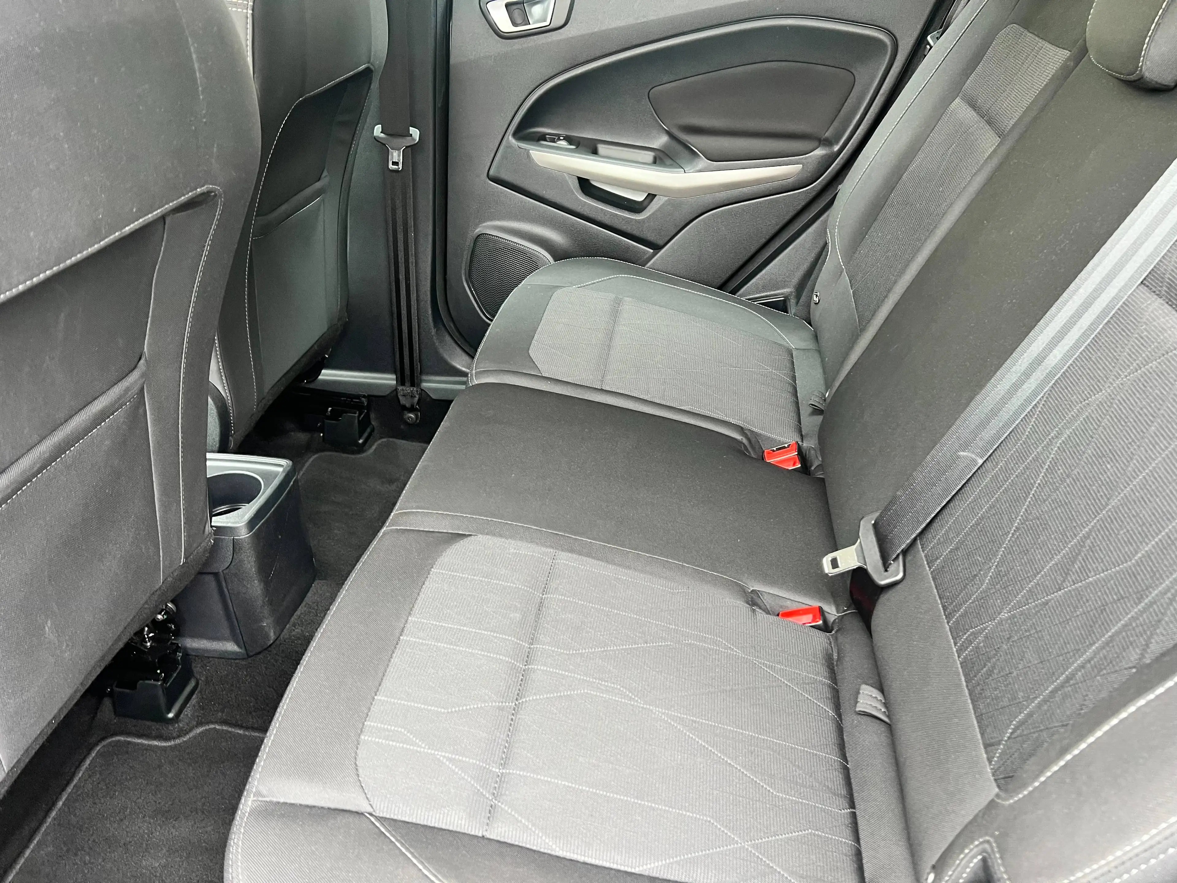 Ford EcoSport 1,5 TDCi Titanium — photo 12