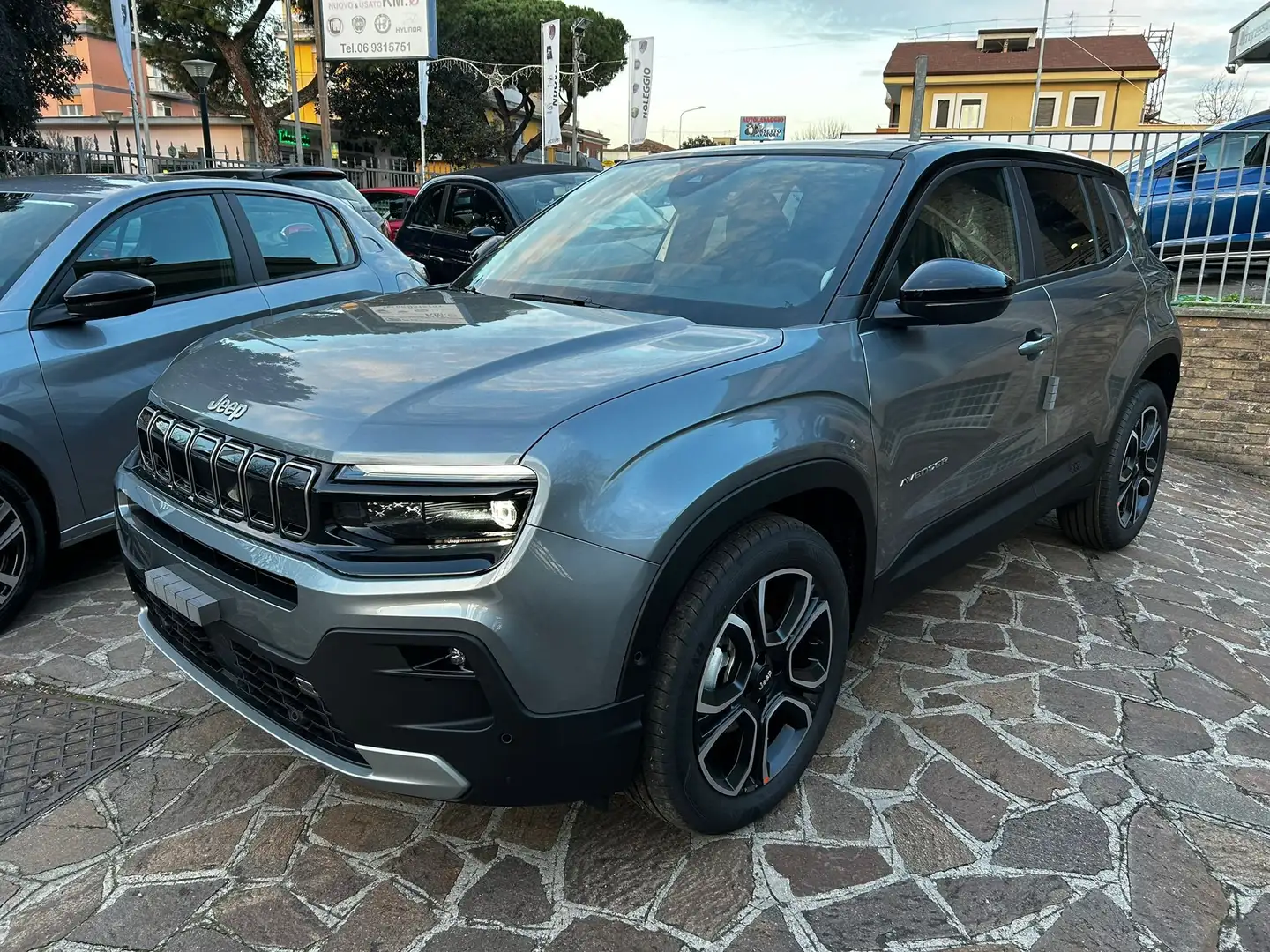 Jeep Avenger 1.2 turbo Summit fwd 100cv Argento - 1