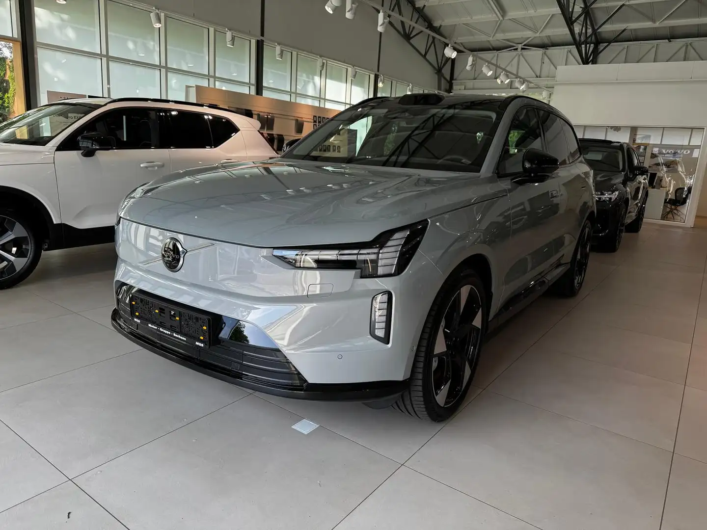 Volvo EX90 Twin Motor Ultra Pure Electric AWD Szary - 2