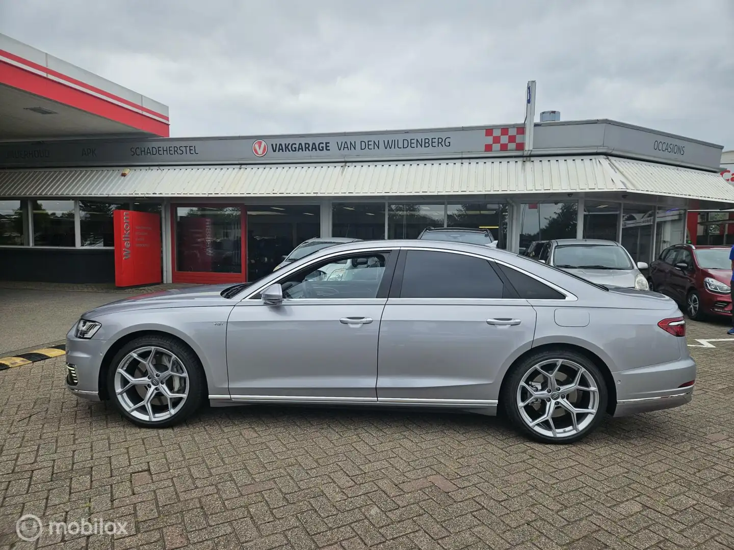 Audi A8 60 TFSI e quattro Pro Line Plus Grijs - 2