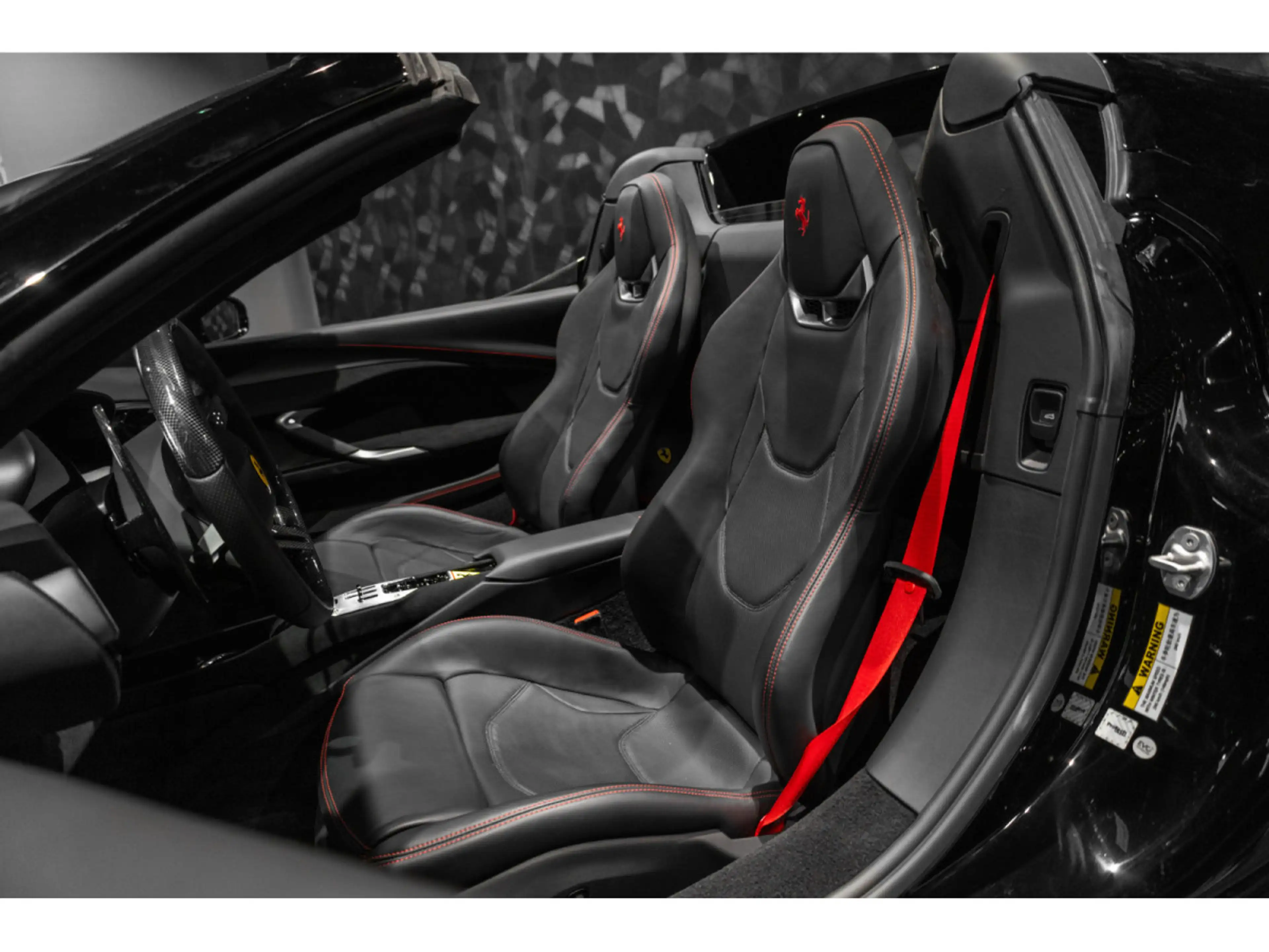 Ferrari 296 GTS NERO DS 1250 V6 BI-TURBO — photo 10
