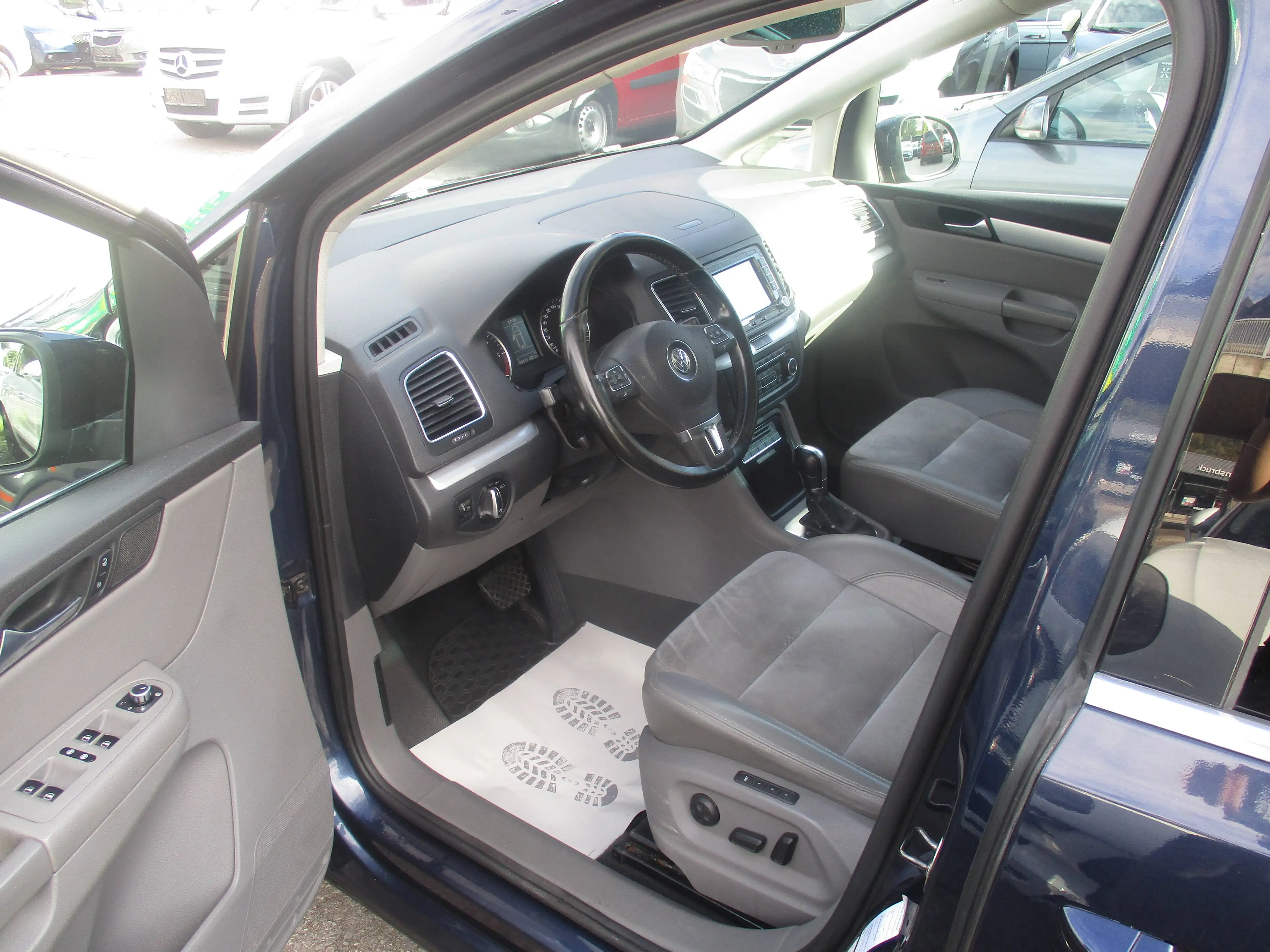 Volkswagen Sharan DSG Highline BMT — photo 6