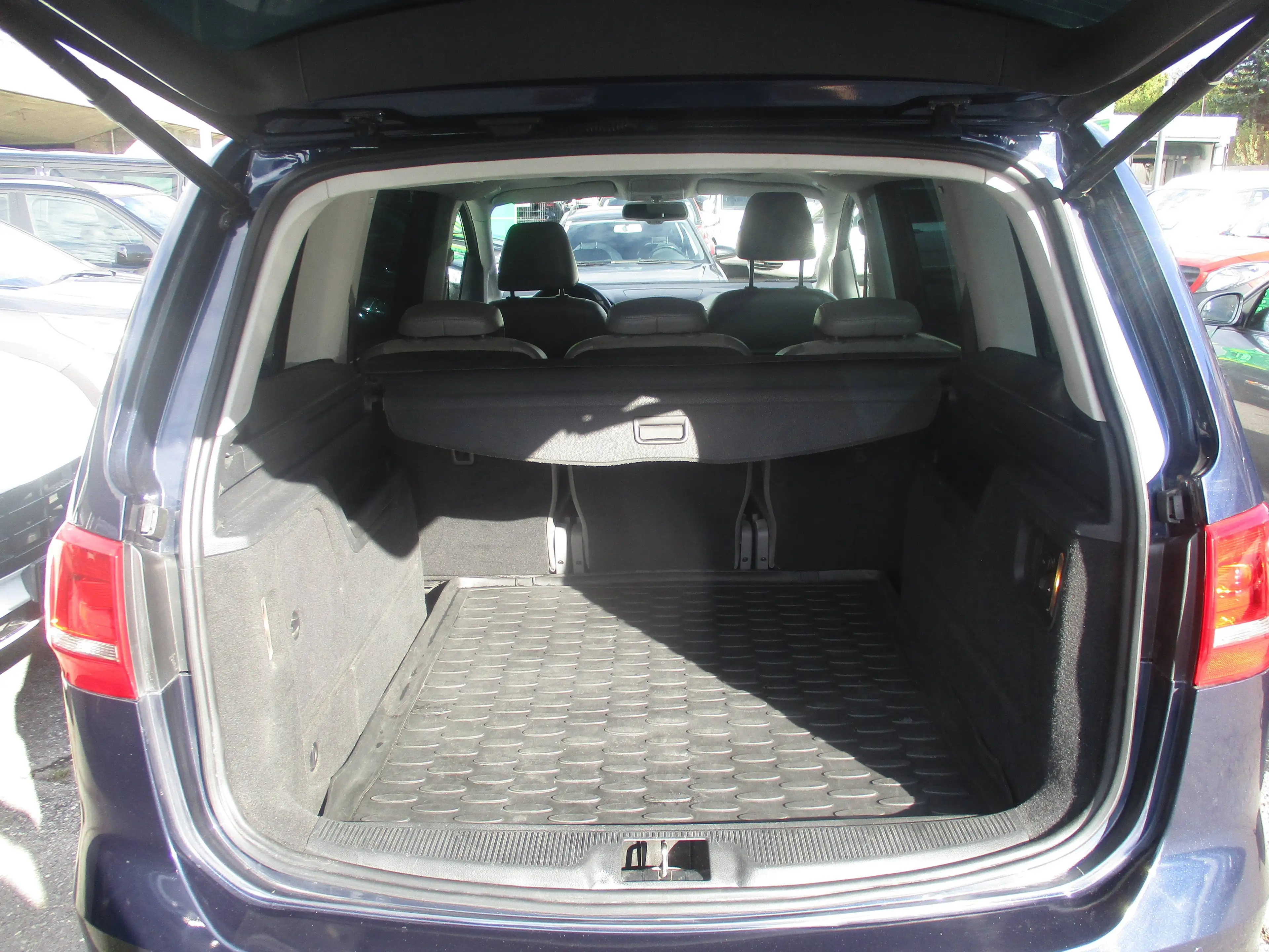 Volkswagen Sharan DSG Highline BMT — photo 8