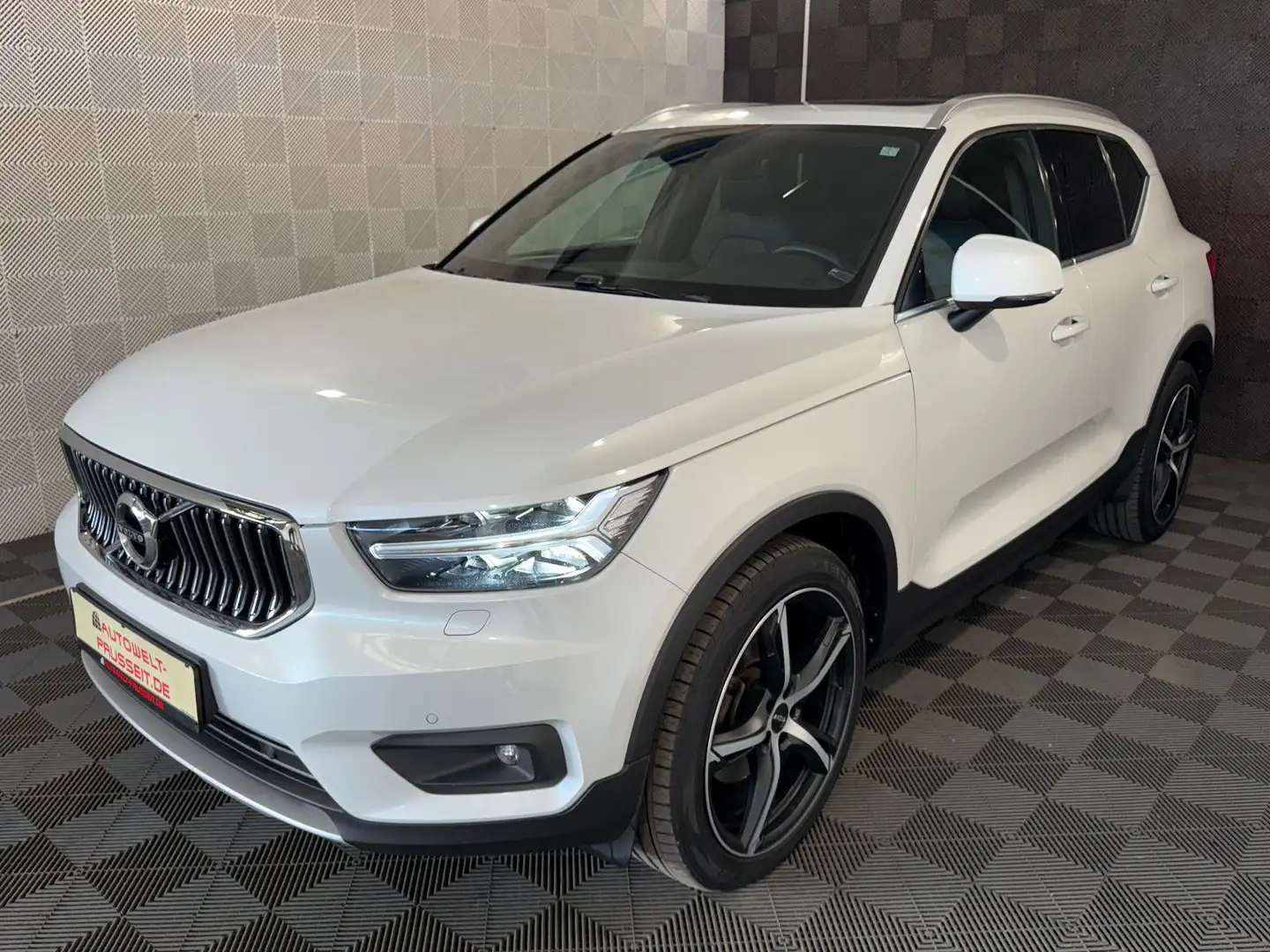 Volvo XC40 AWD*INSCRIPTION*LED-ST.HZ-MEMO-H&K-TEMPO-20 Weiß - 2