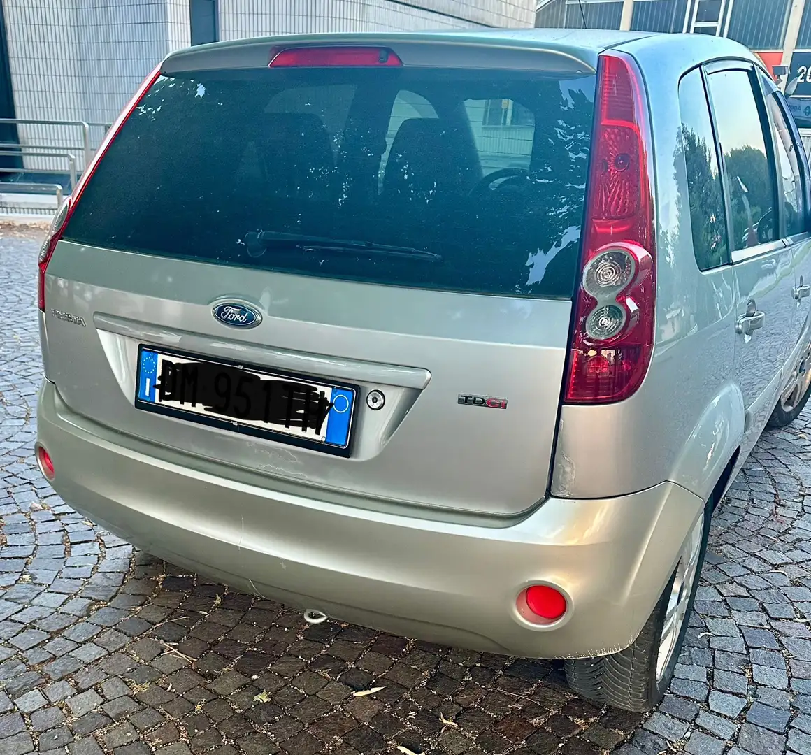 Ford Fiesta Fiesta 5p 1.4 tdci Ghia Argento - 2