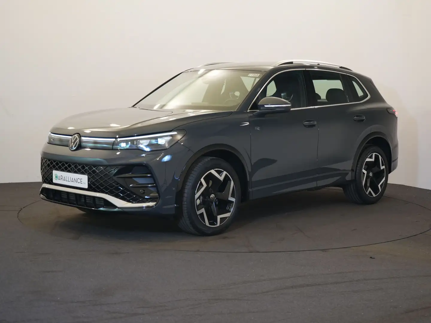 Volkswagen Tiguan R-line 1.5eTSI|NAVbyAPP|Info12.9"|ParkAssist+|LEDP Grijs - 1