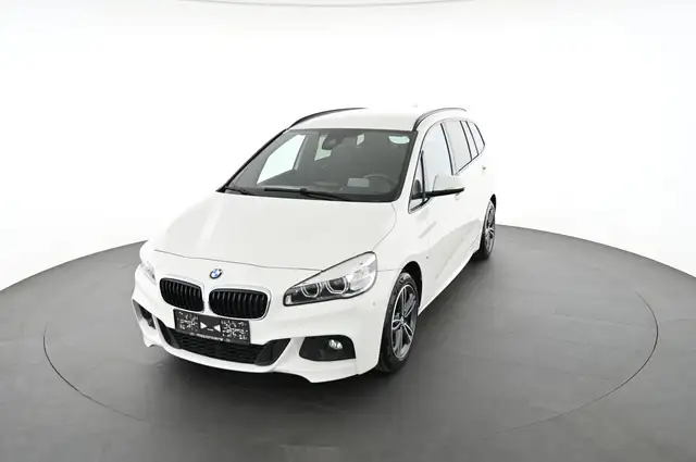 BMW 2 Series view 11