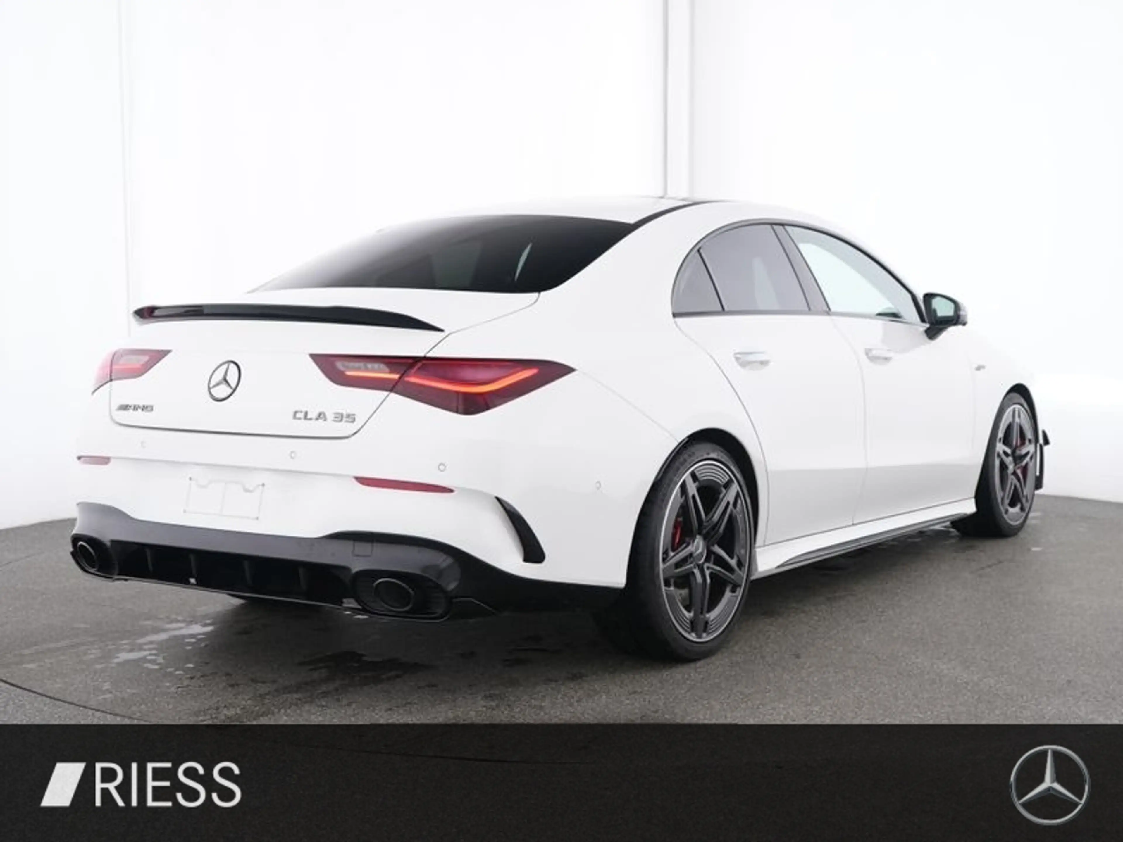 Mercedes-Benz CLA 35 AMG 4M Night Aero Standh Pano 360 19" — photo 3