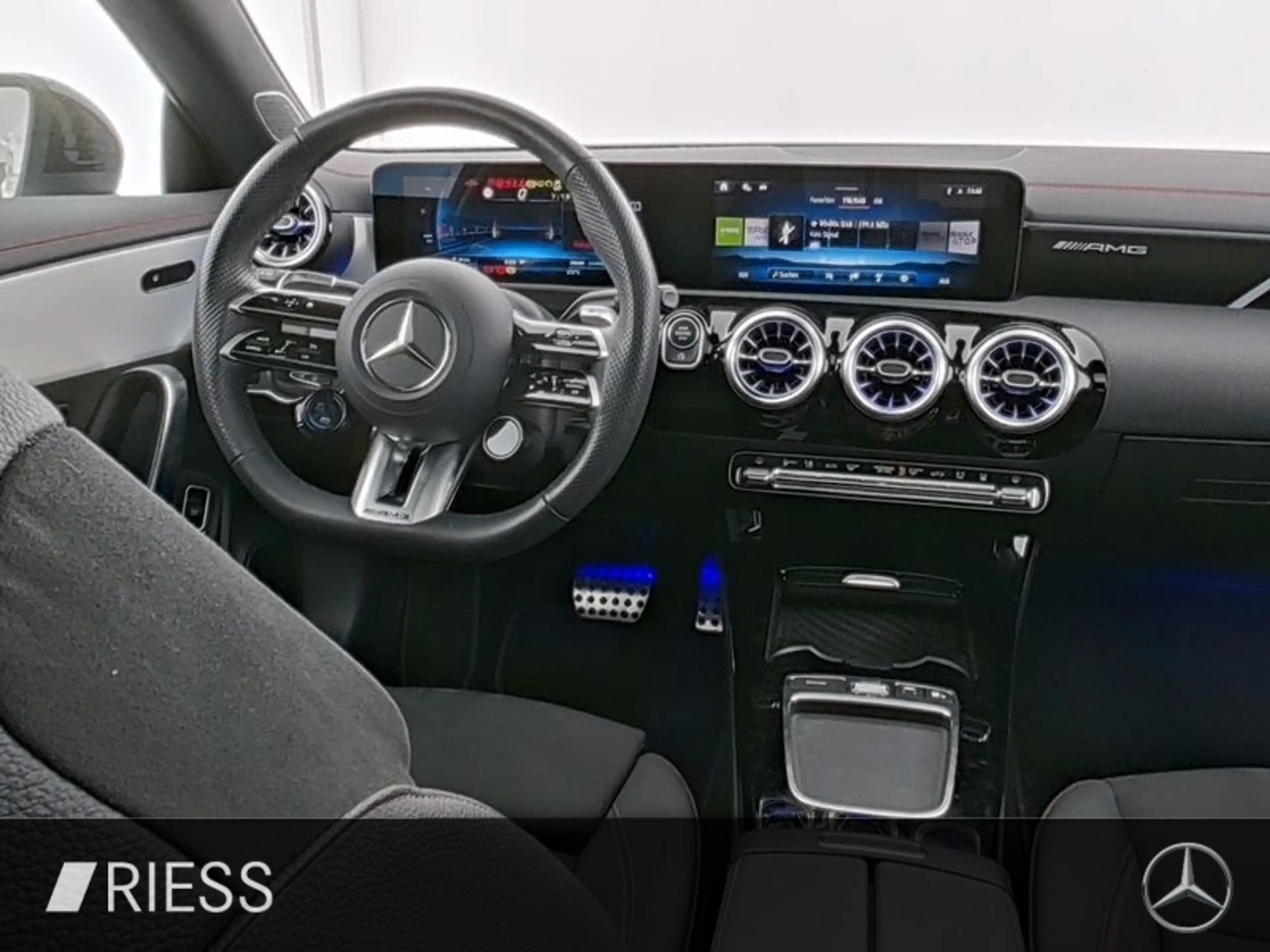 Mercedes-Benz CLA 35 AMG 4M Night Aero Standh Pano 360 19" — photo 6